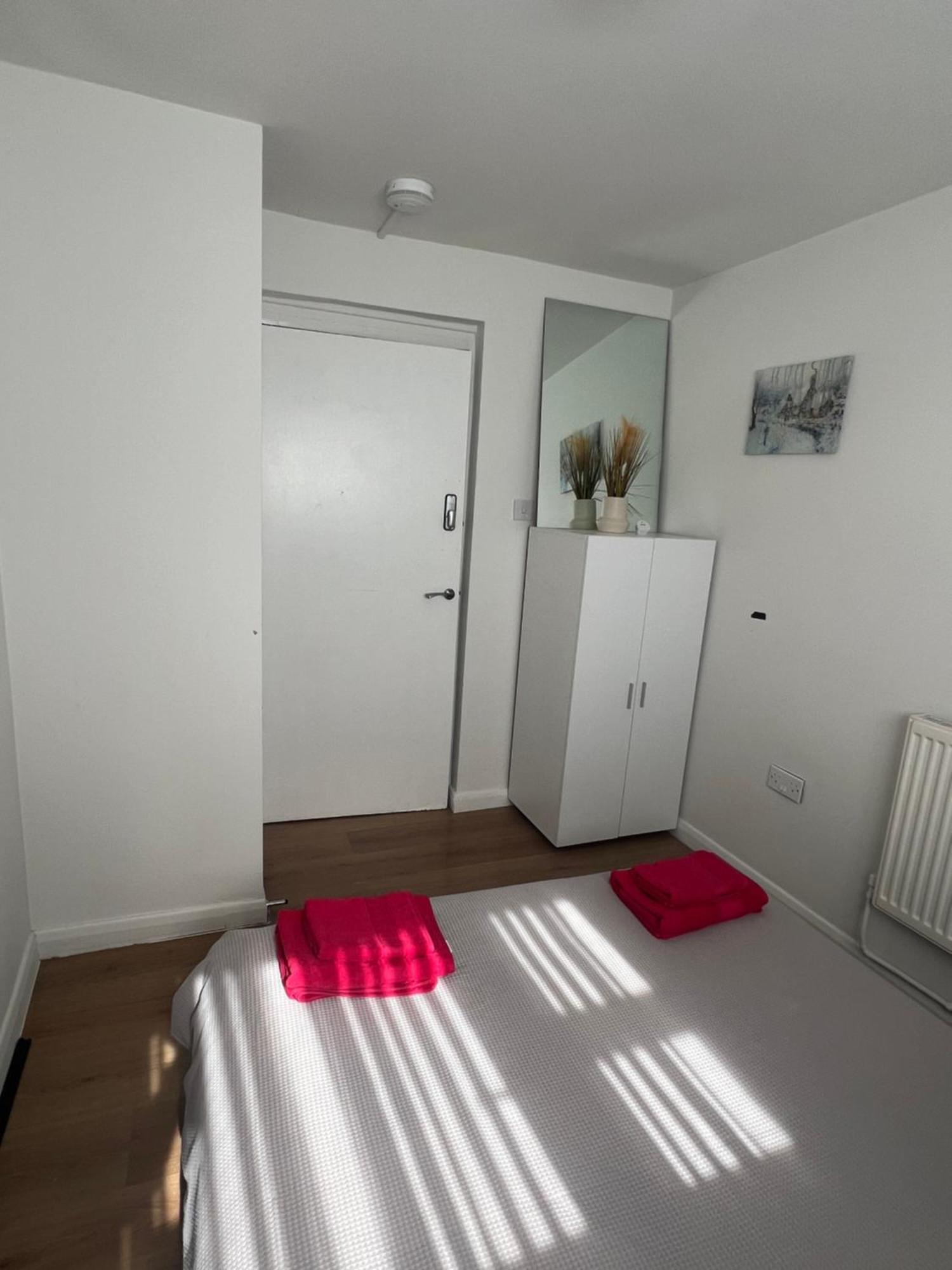Guest house Spacious For Rent 10 Min From Tower Bridge