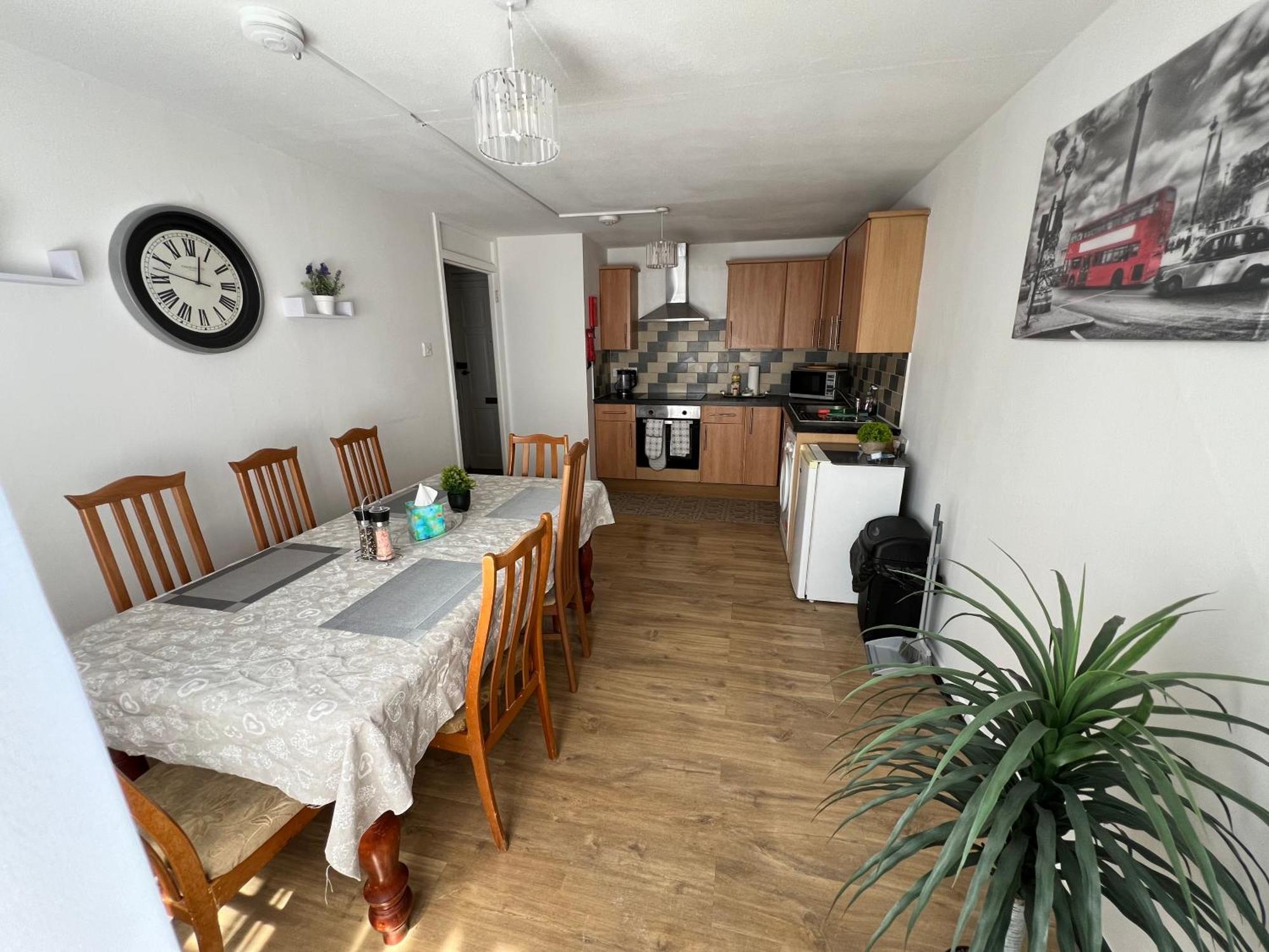 Guest house Spacious For Rent 10 Min From Tower Bridge *