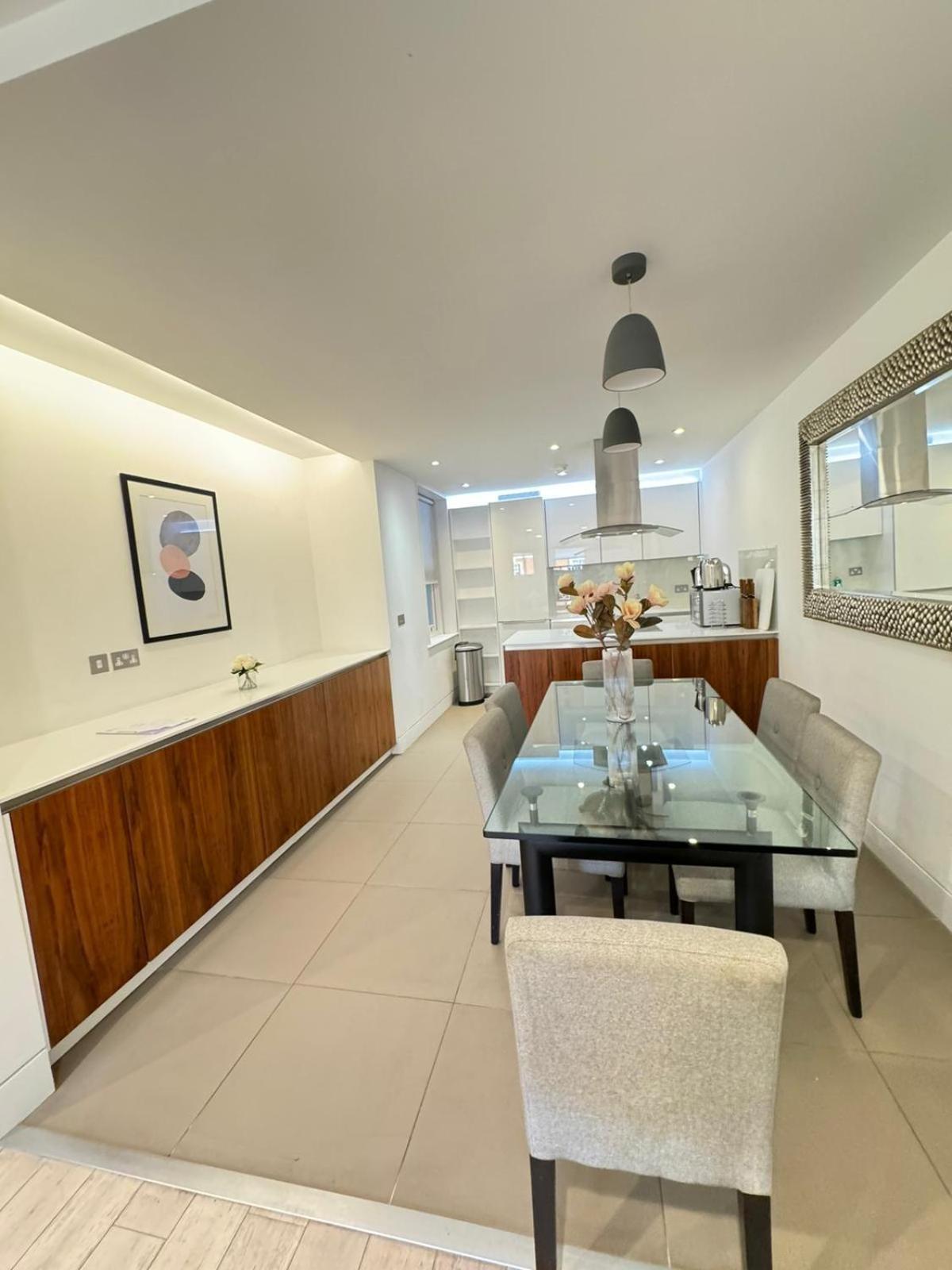 Clarges- Hsk Luxury * London
