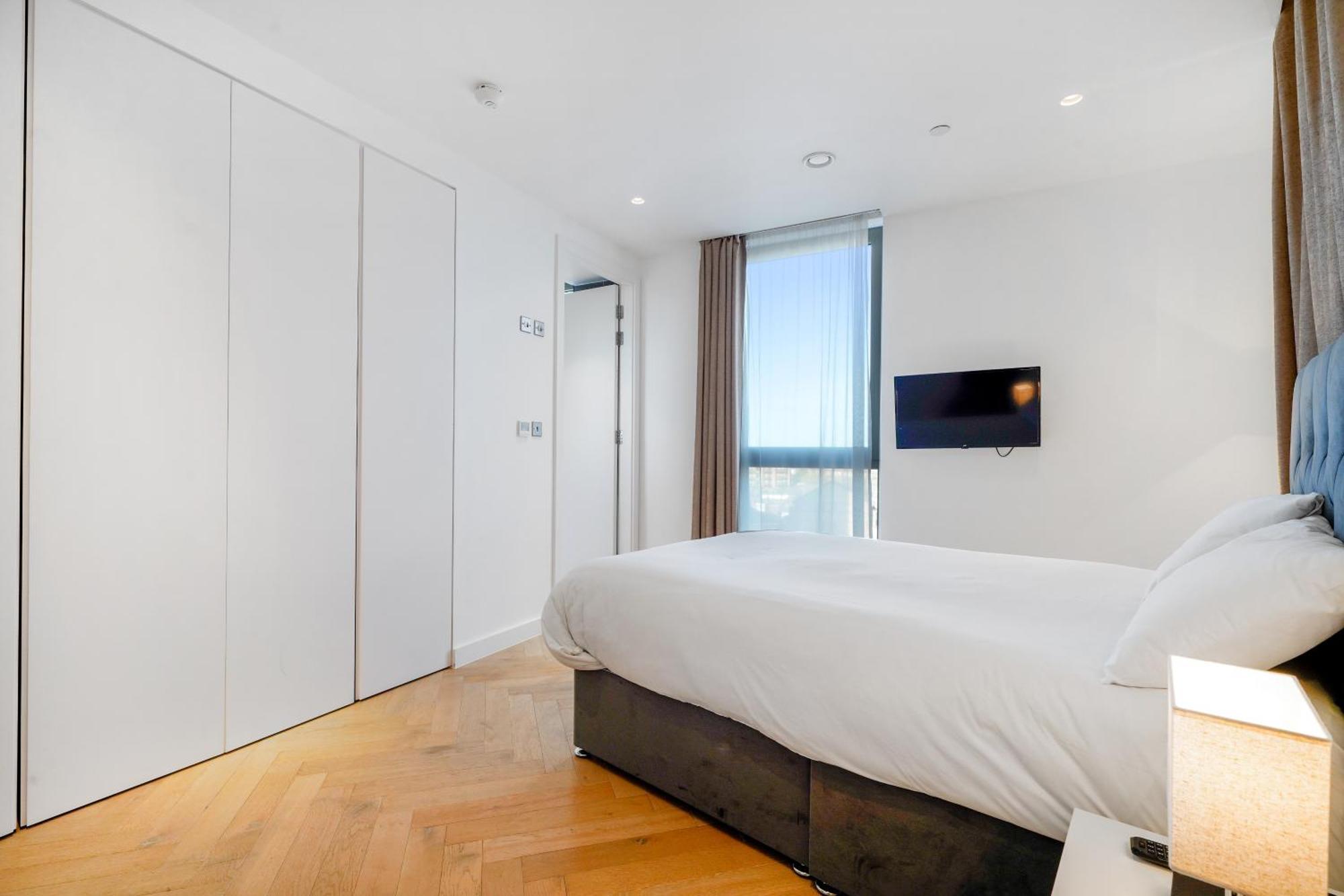 Warmly Relaxed Apart, 5beds, 5mins Walk To Tube Station, 10mins To Westend, Ctral Apartment *