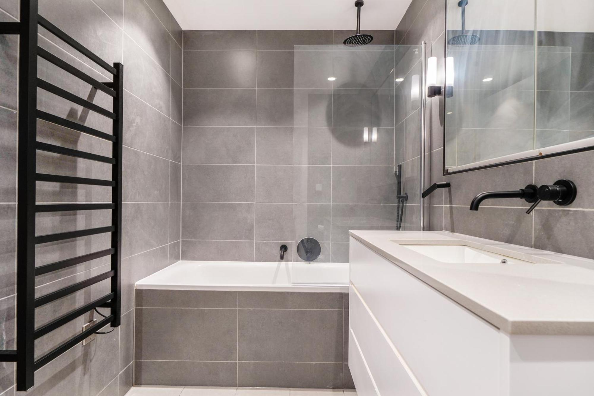 Warmly Relaxed Apart, 5beds, 5mins Walk To Tube Station, 10mins To Westend, Ctral *