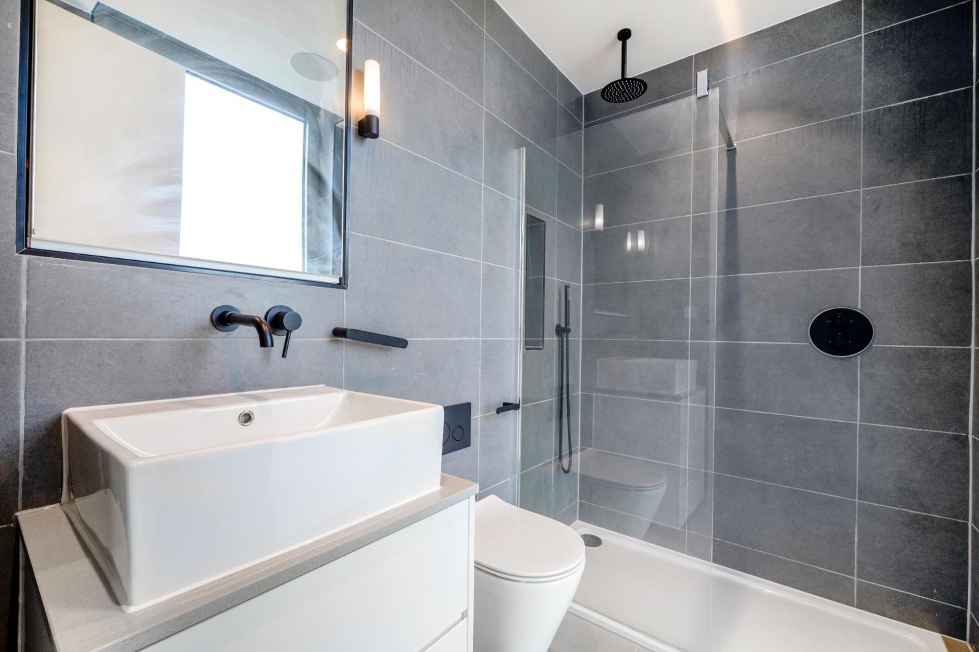 Warmly Relaxed Apart, 5beds, 5mins Walk To Tube Station, 10mins To Westend, Ctral Apartment