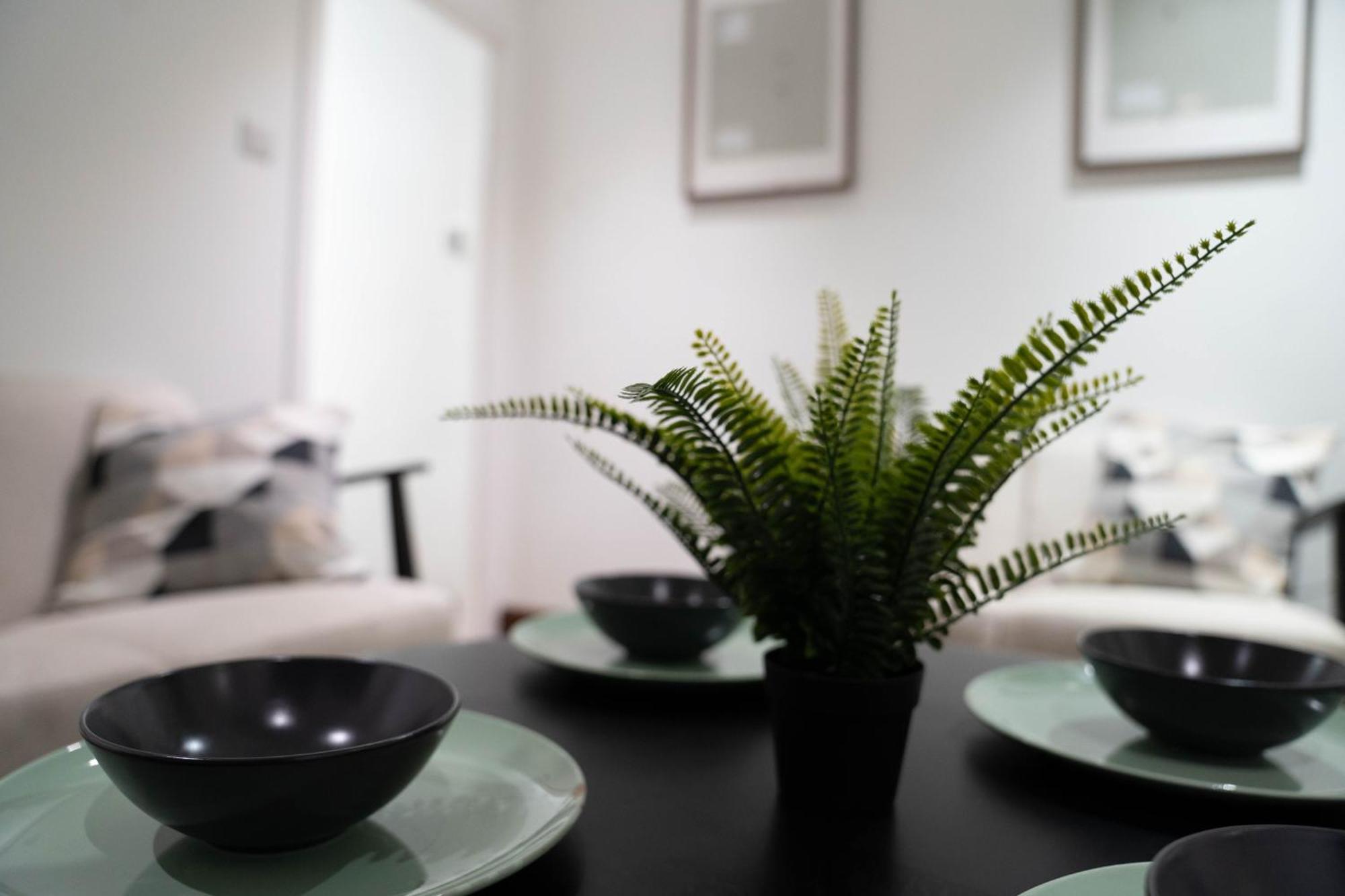 Modern, Cozy 3-bed House In Perfect For Families, Contractors And Groups! * London