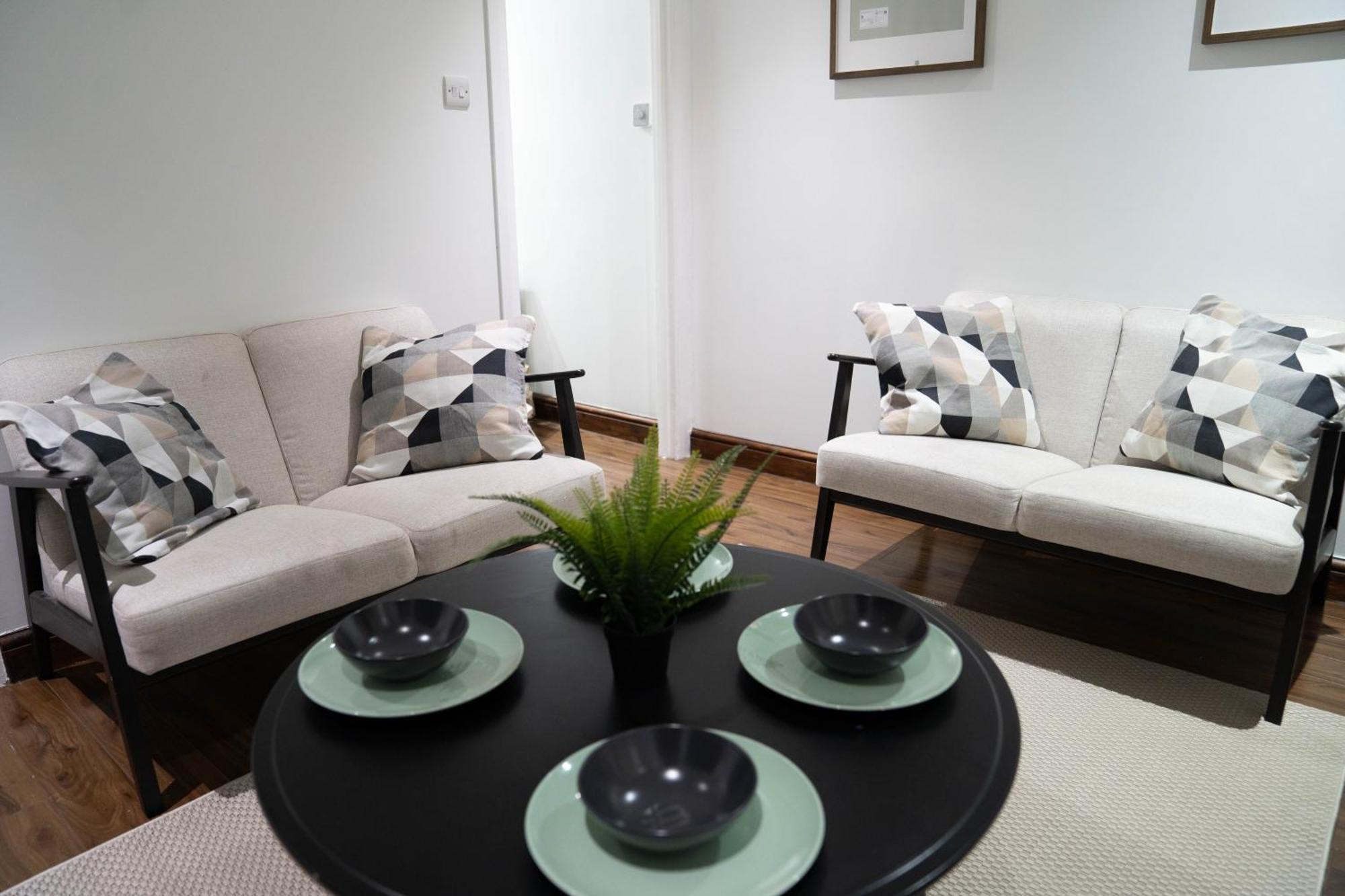 Modern, Cozy 3-bed House In Perfect For Families, Contractors And Groups!