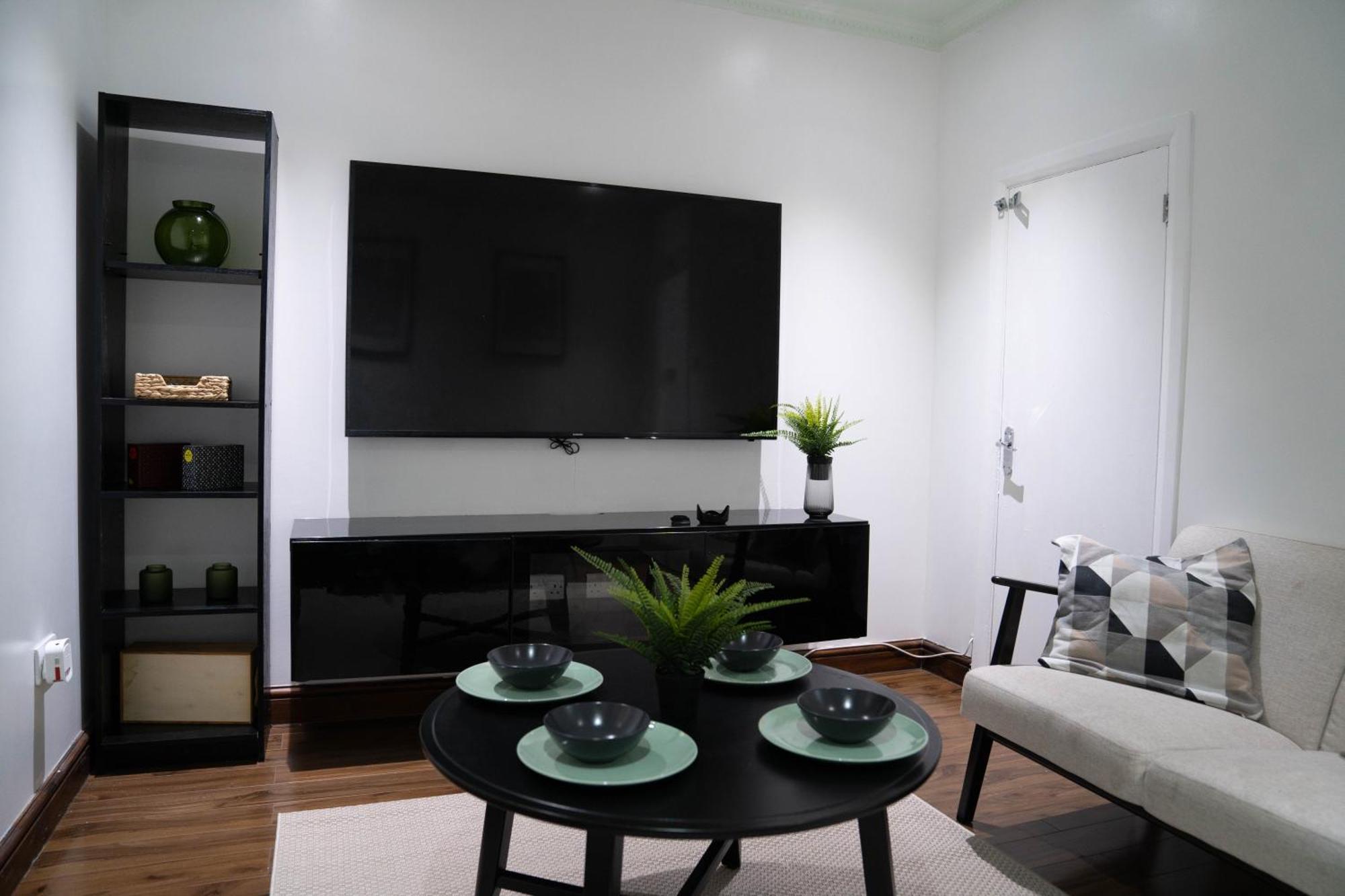 Modern, Cozy 3-bed House In Perfect For Families, Contractors And Groups! Apartment *