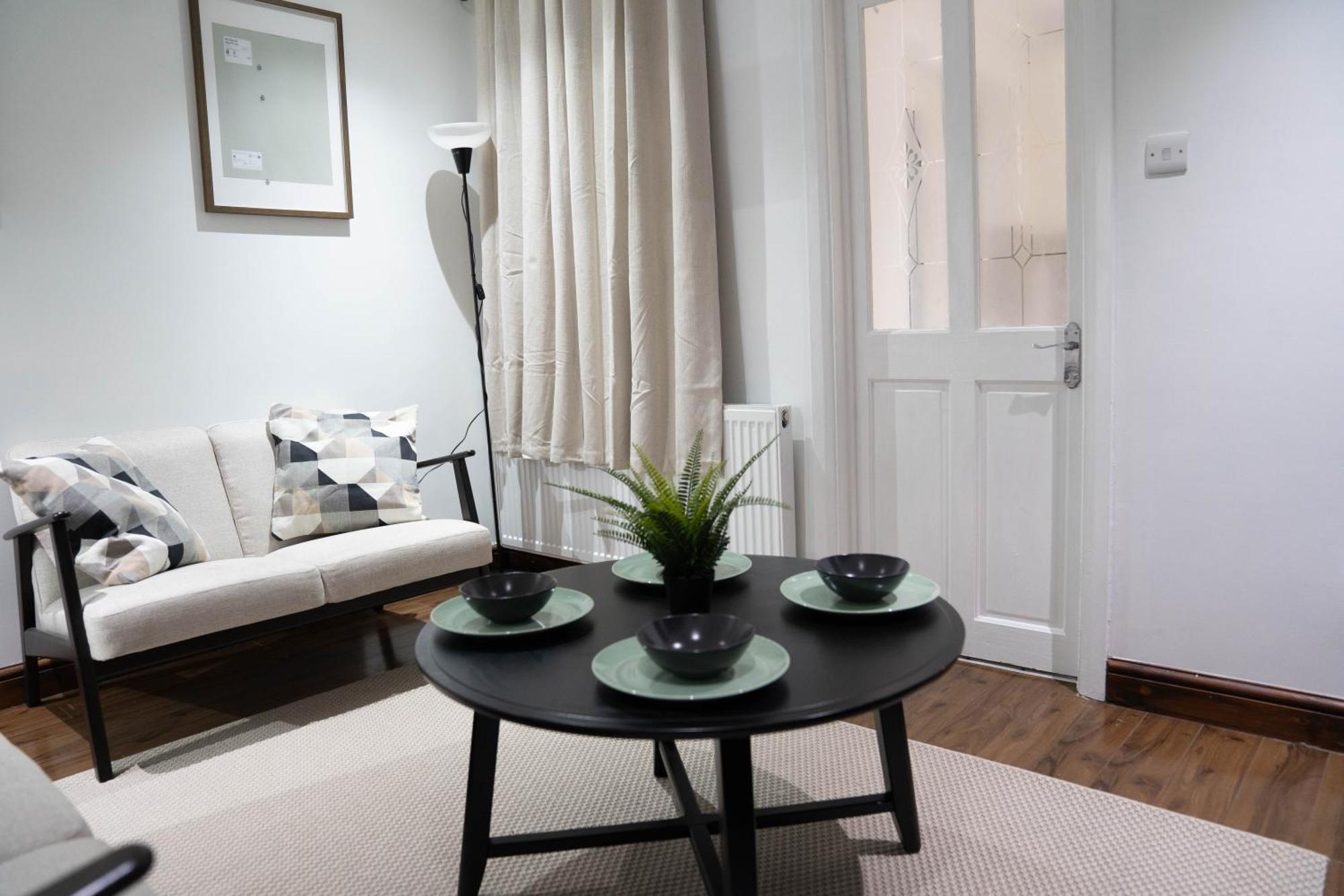 Apartment Modern, Cozy 3-bed House In Perfect For Families, Contractors And Groups! London