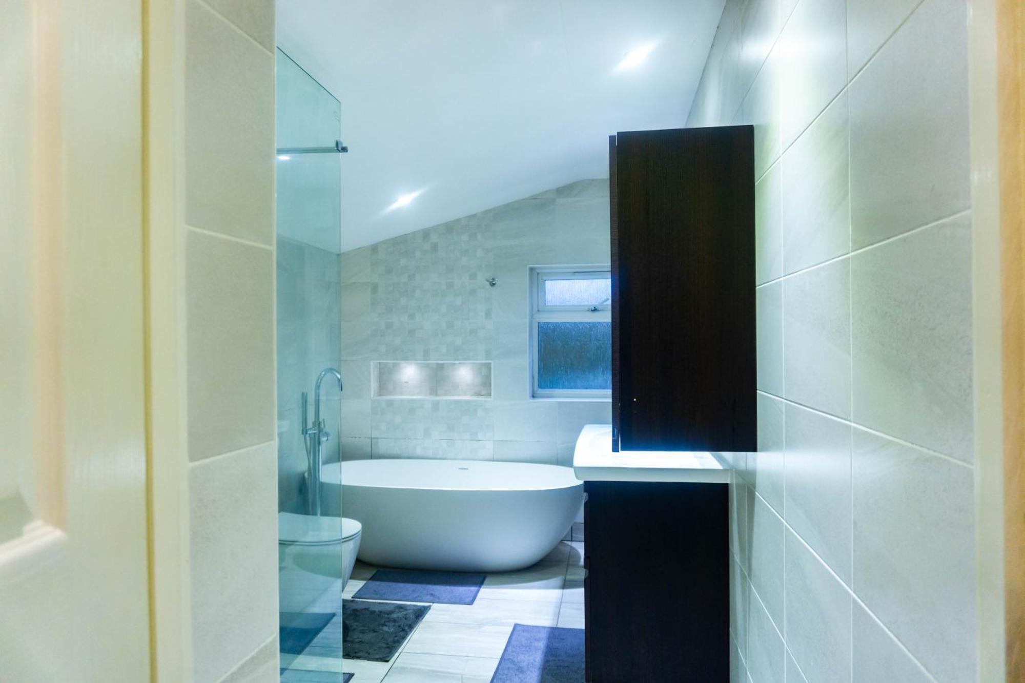 Modern, Cozy 3-bed House In Perfect For Families, Contractors And Groups!