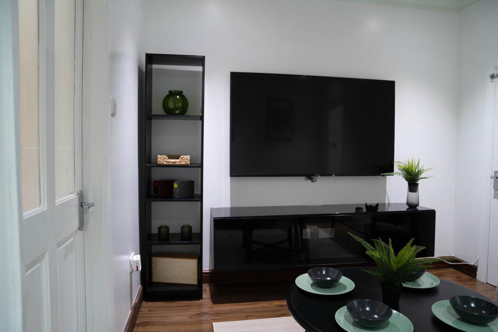 Modern, Cozy 3-bed House In Perfect For Families, Contractors And Groups! Apartment