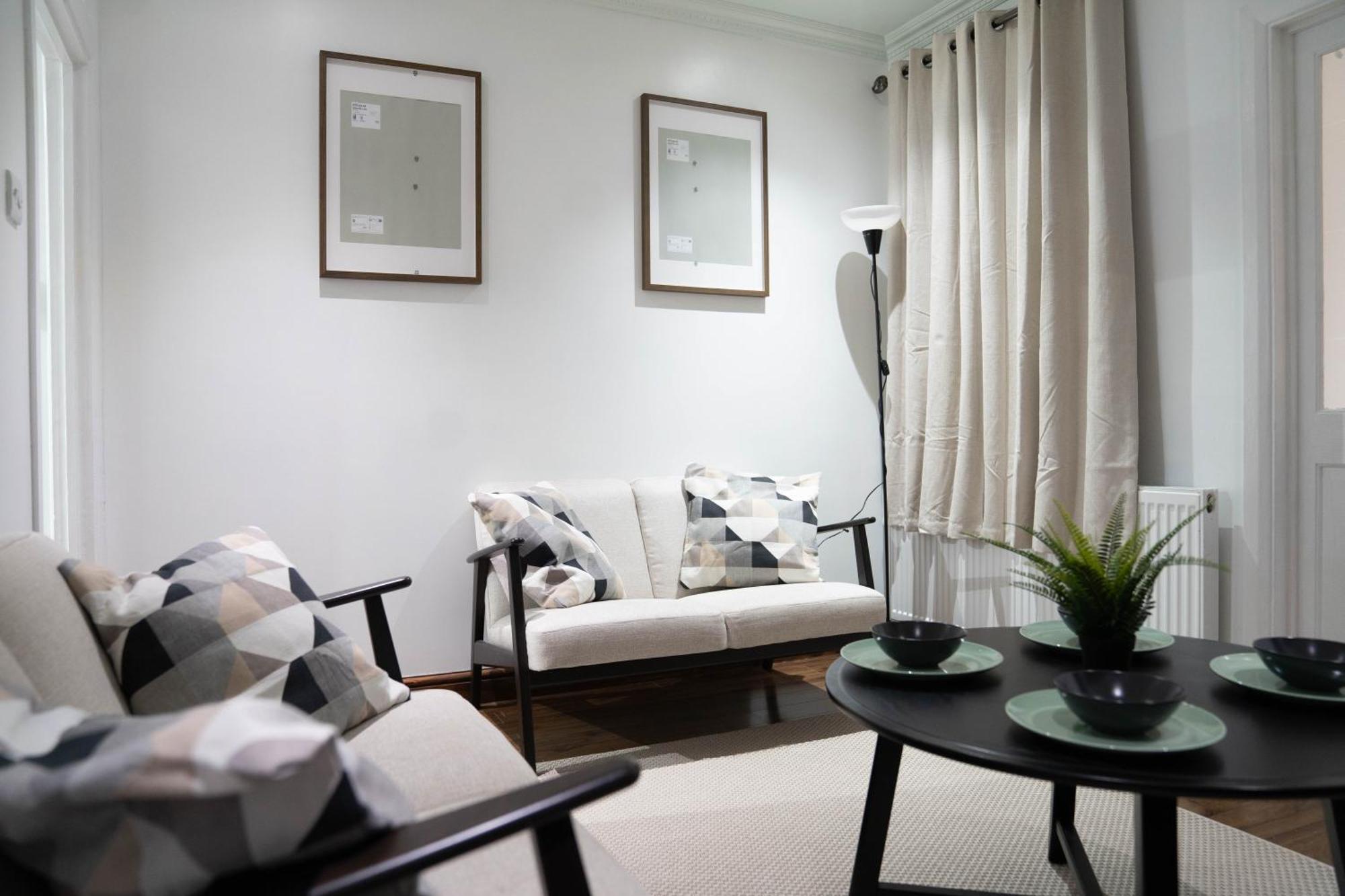 Apartment Modern, Cozy 3-bed House In Perfect For Families, Contractors And Groups!