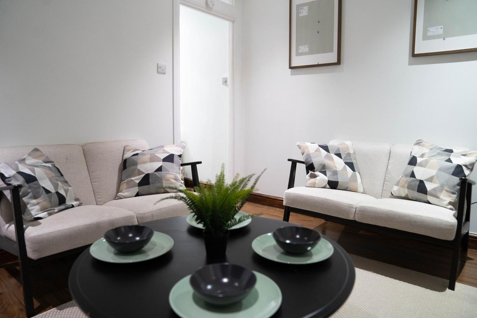 Apartment Modern, Cozy 3-bed House In Perfect For Families, Contractors And Groups! *
