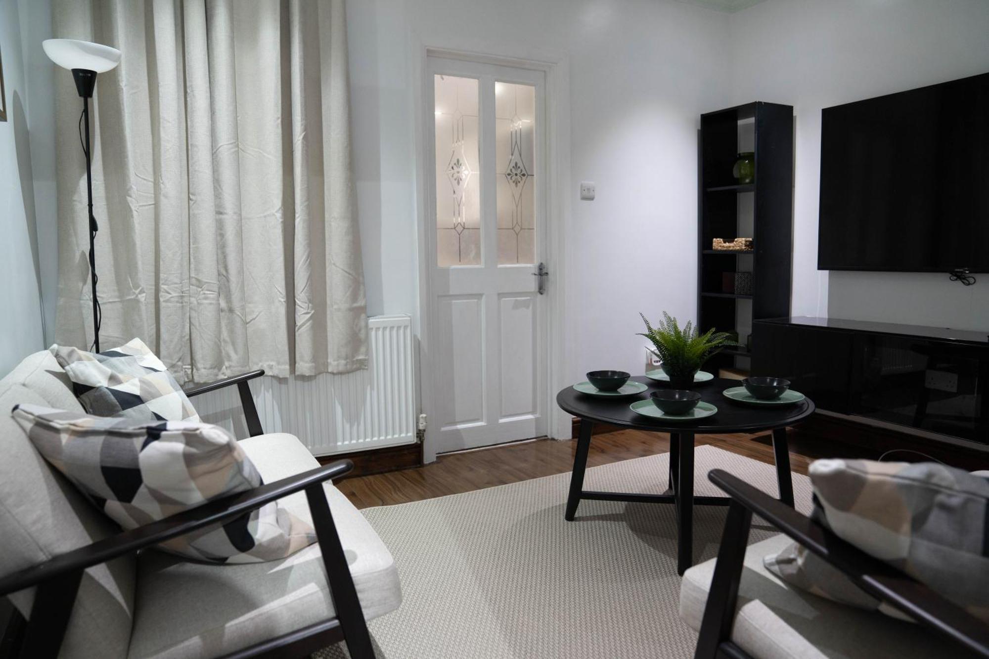Modern, Cozy 3-bed House In Perfect For Families, Contractors And Groups! Apartment *