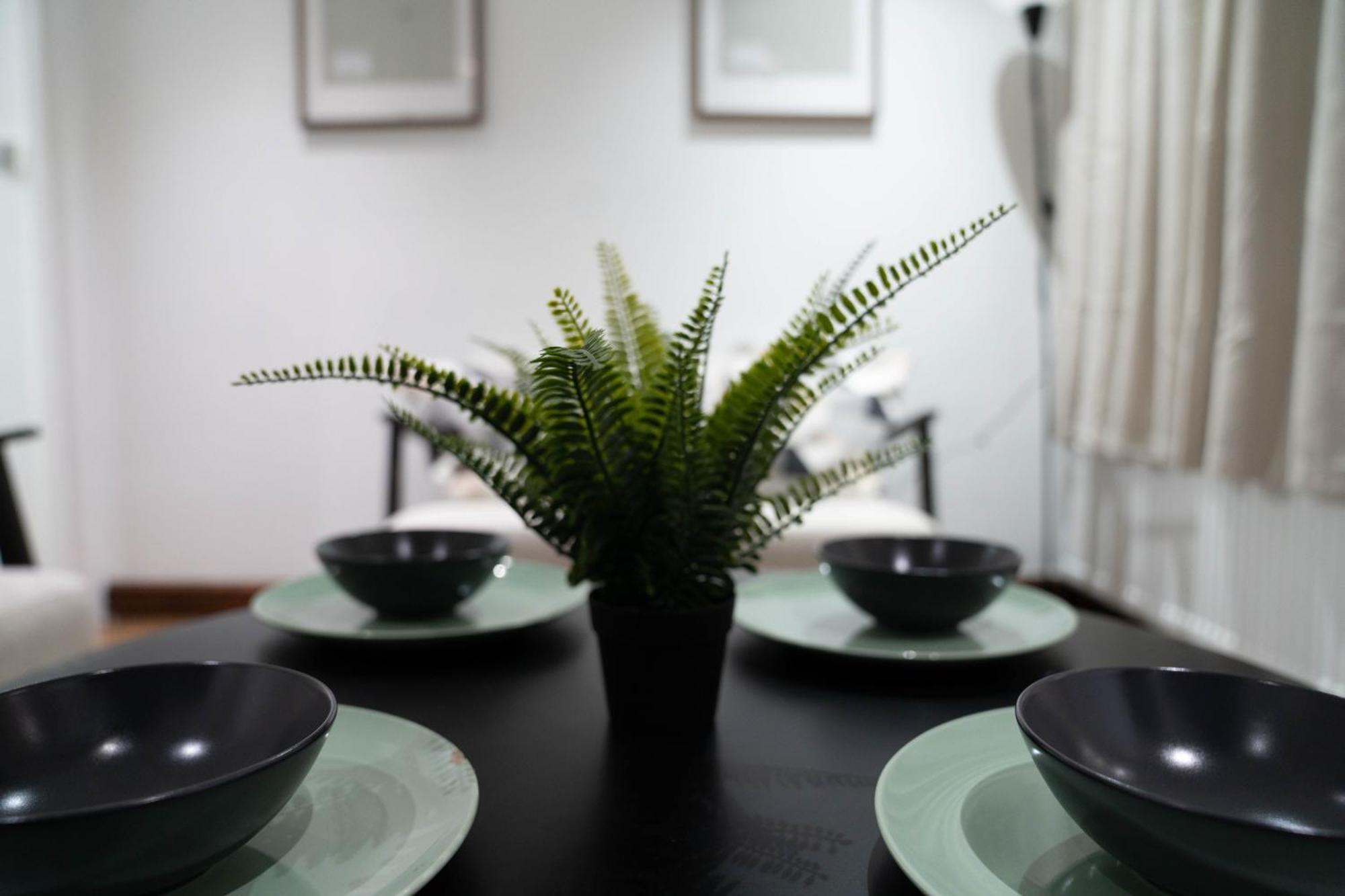 Modern, Cozy 3-bed House In Perfect For Families, Contractors And Groups! Apartment London