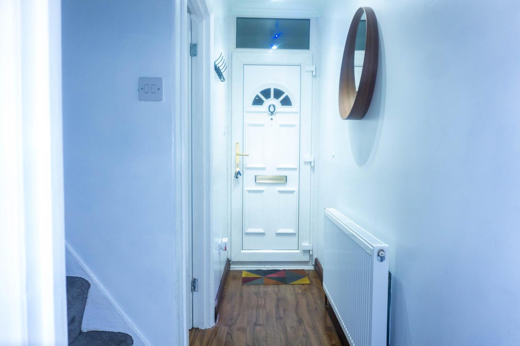 Apartment Modern, Cozy 3-bed House In Perfect For Families, Contractors And Groups! London
