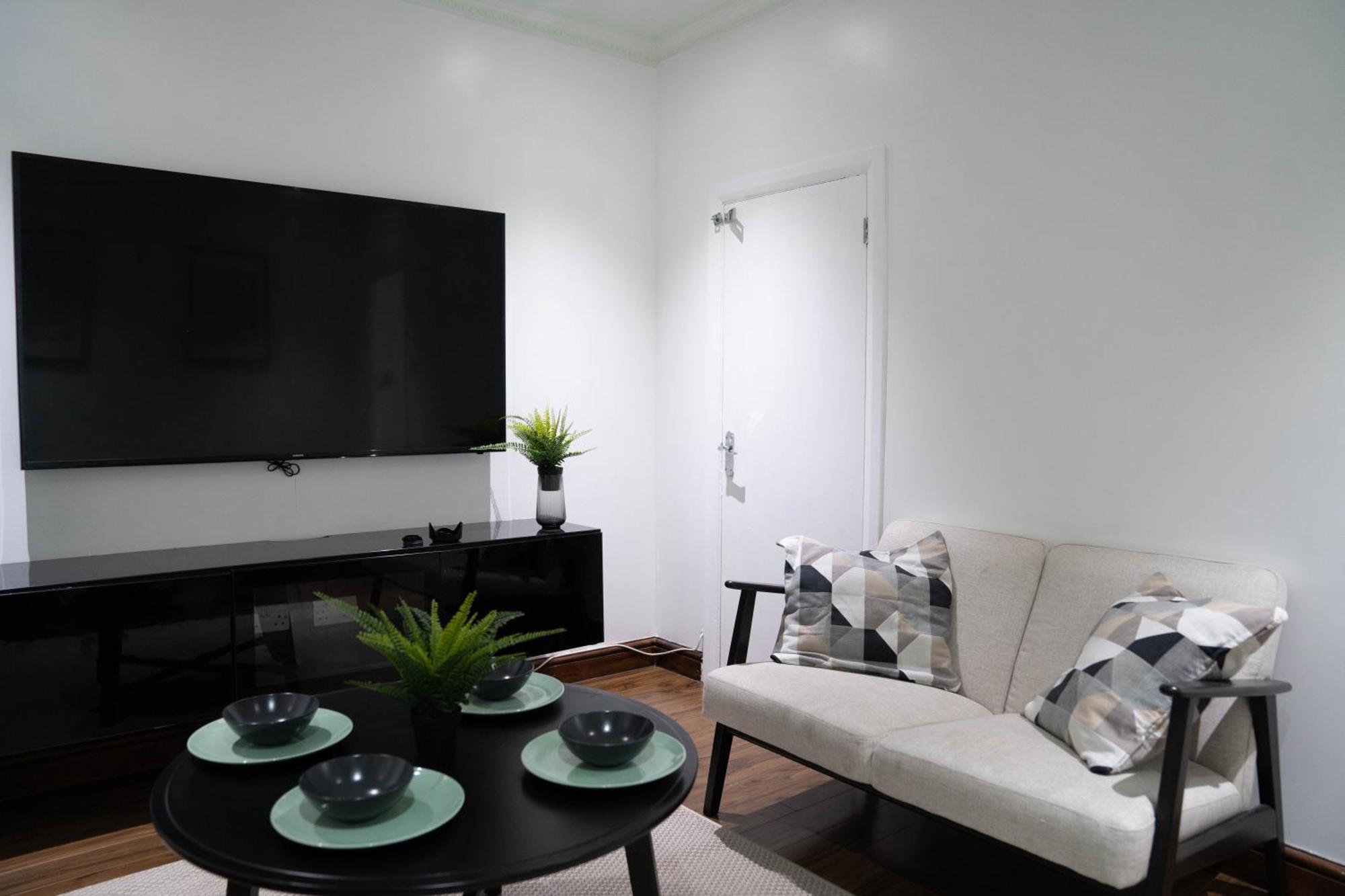 Modern, Cozy 3-bed House In Perfect For Families, Contractors And Groups!
