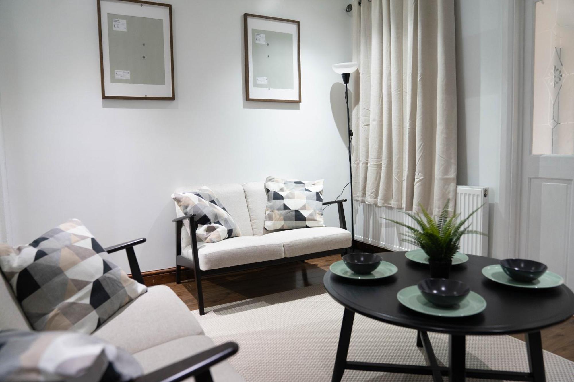 Apartment Modern, Cozy 3-bed House In Perfect For Families, Contractors And Groups!