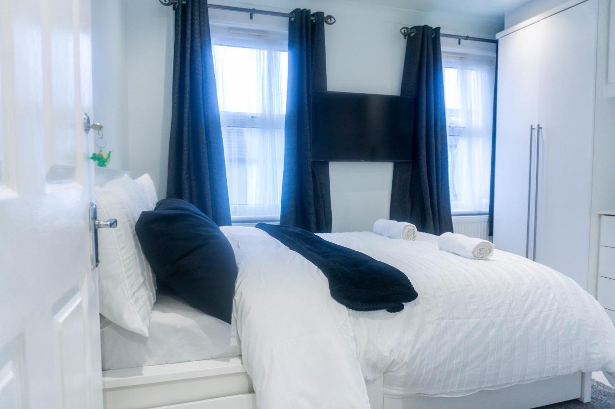 Modern, Cozy 3-bed House In Perfect For Families, Contractors And Groups! Apartment London