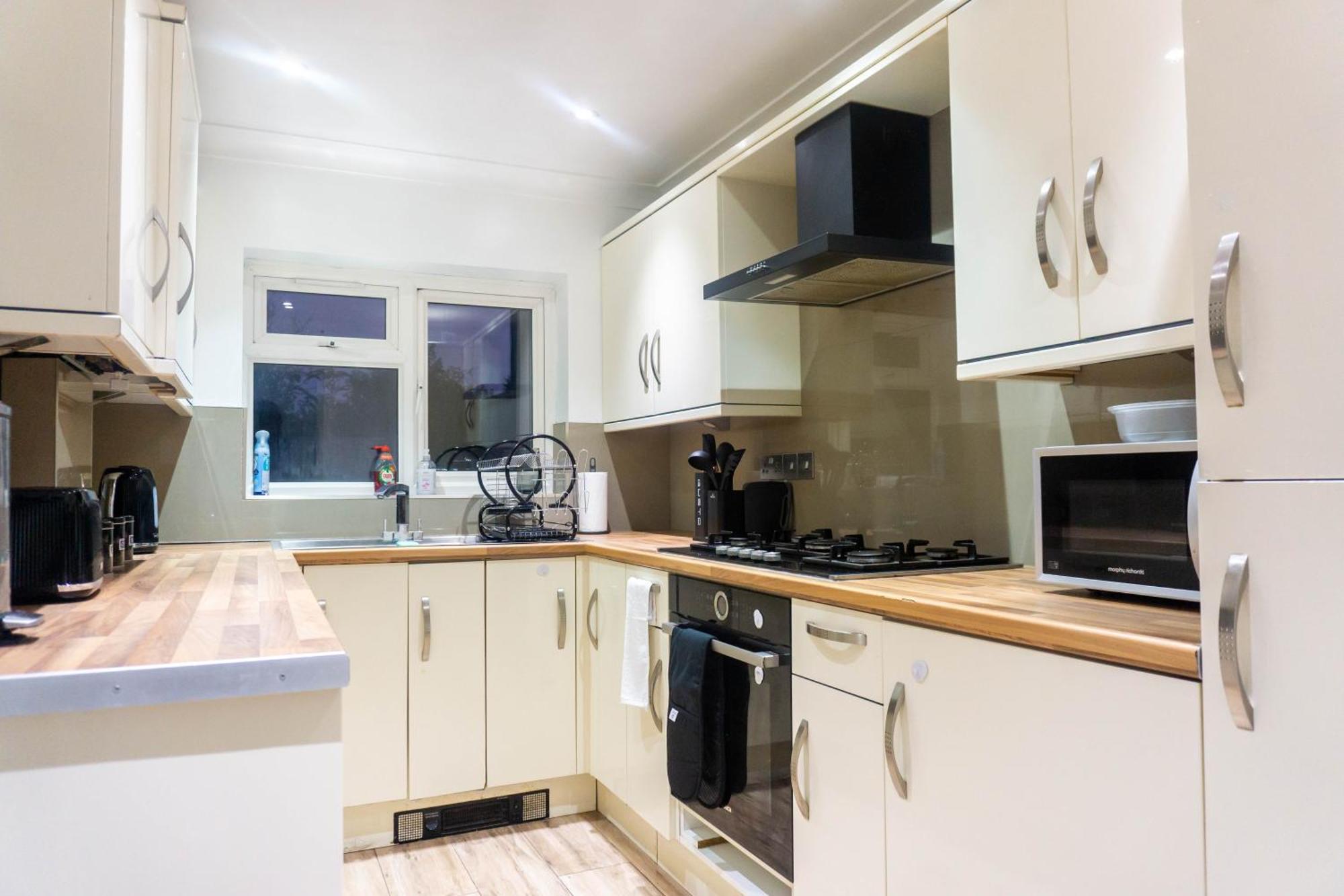Apartment Modern, Cozy 3-bed House In Perfect For Families, Contractors And Groups!