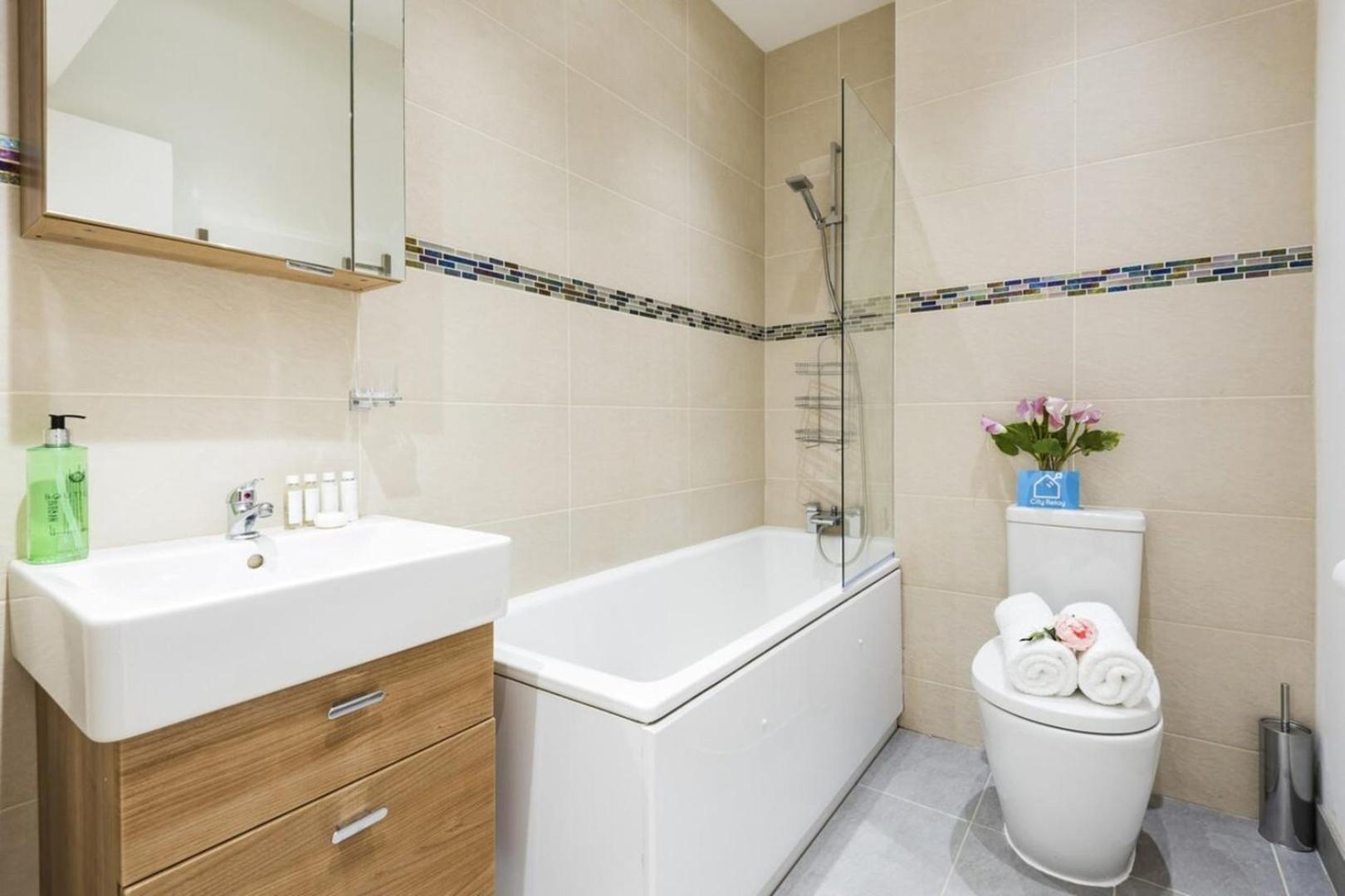 Bright And Modern Earls Court Gem Apartment London