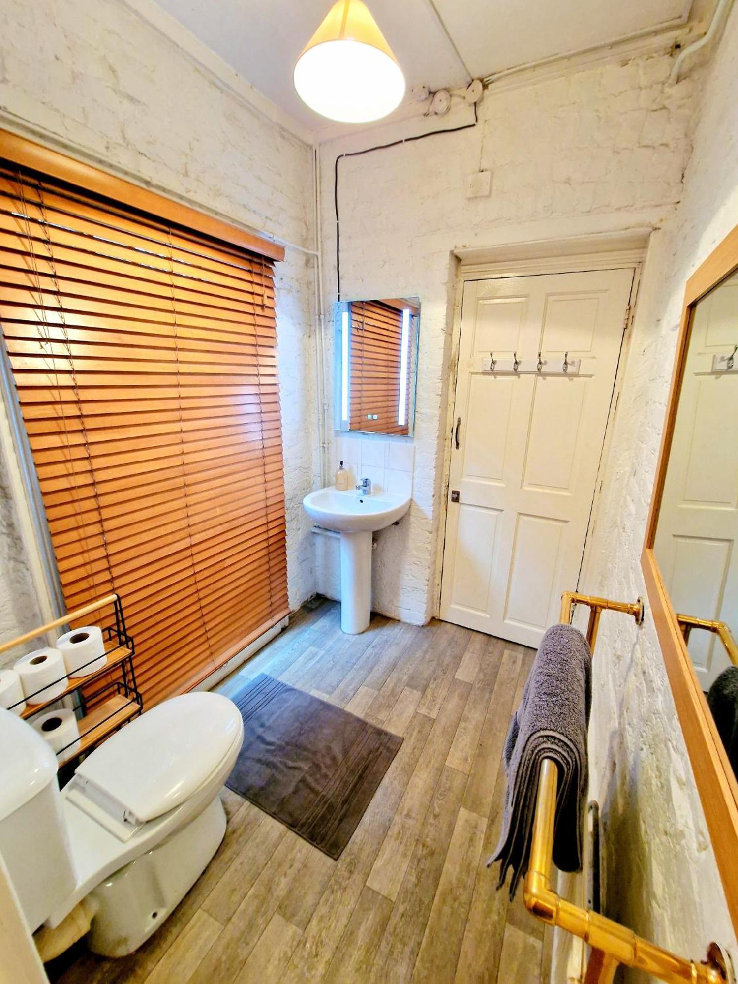 King's Cross & Angel Area, 4 Bedrooms With 7 Beds & Private Rooftop - Walk To St Pancras International Apartment *