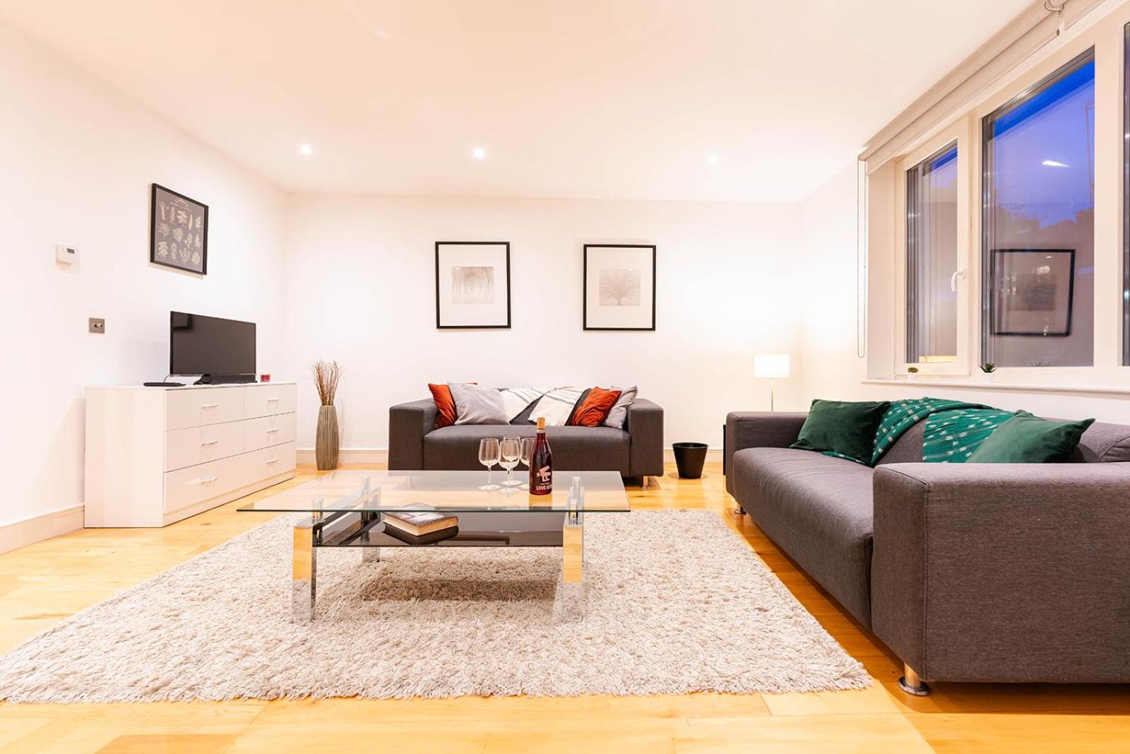 Bright & Modern One Bedroom Flat In Farringdon * Londen