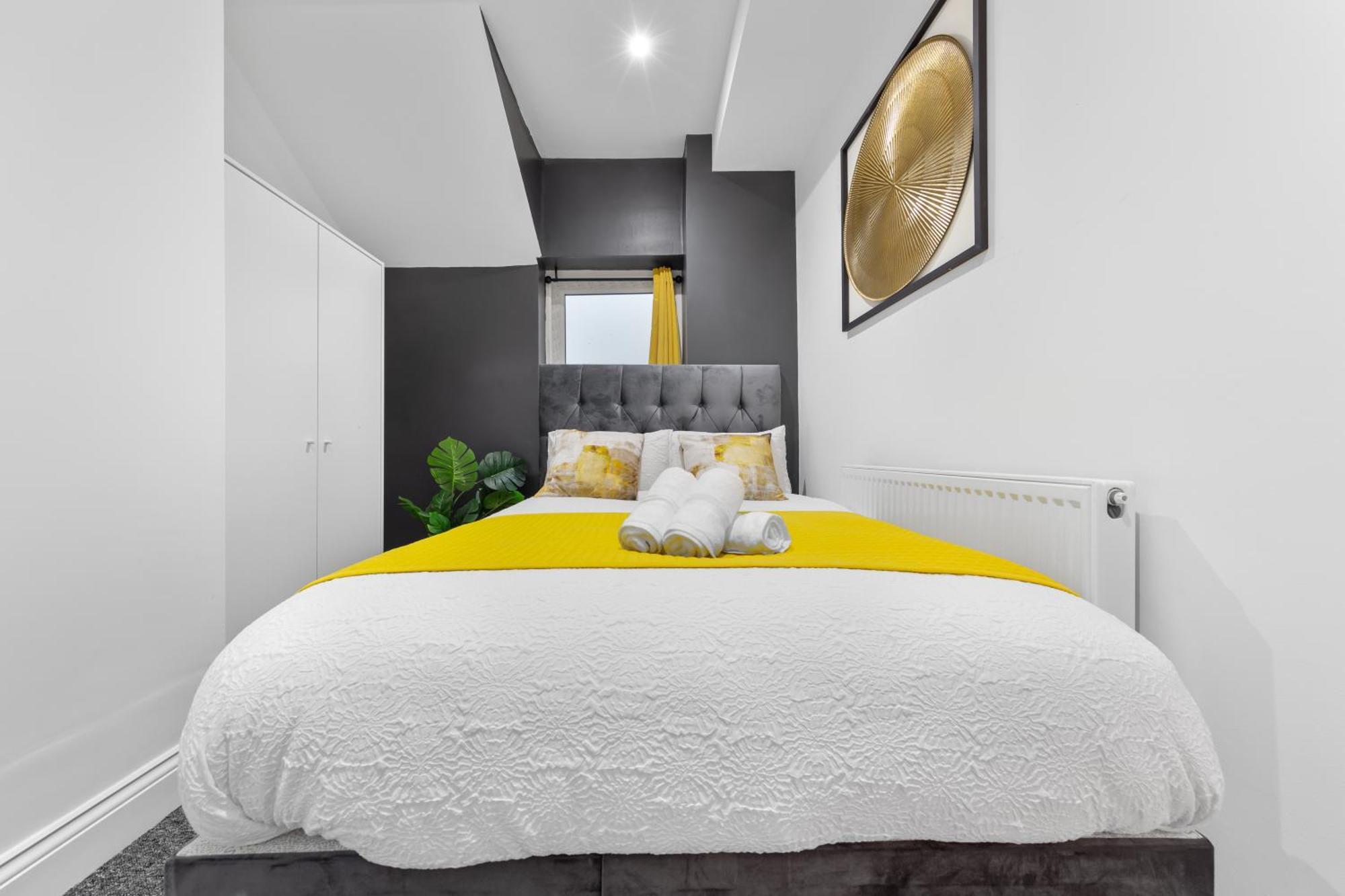 Apartment Stylish 2-Bed London Escape- Sleeps 6- Garden & Parking - 15 Mins To Central- Save 20 Percent Weekly!