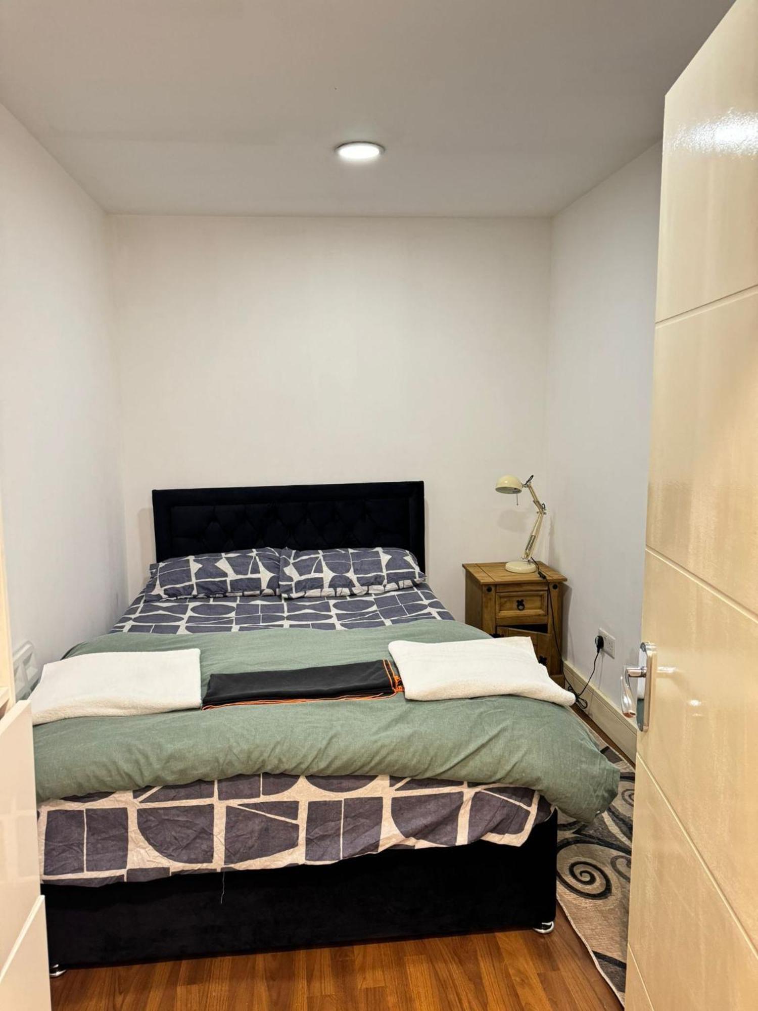 Cosy Entire House Open Kitchen 2 Bedroom For 5 London