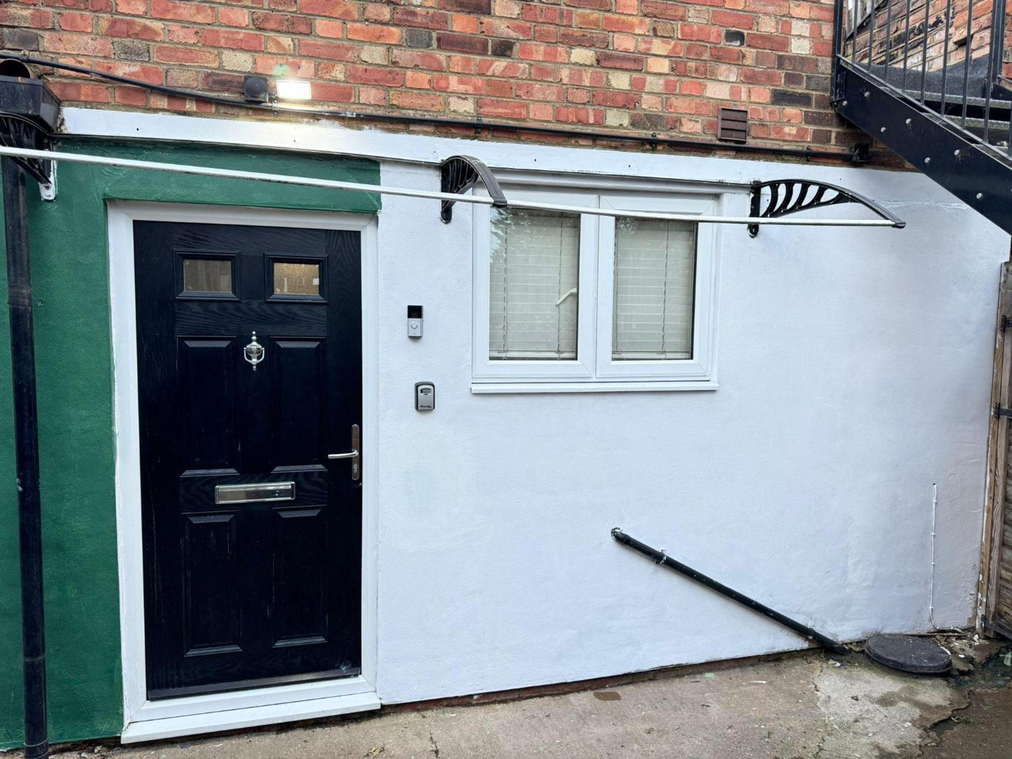Holiday home Cosy Entire House Open Kitchen 2 Bedroom For 5 London