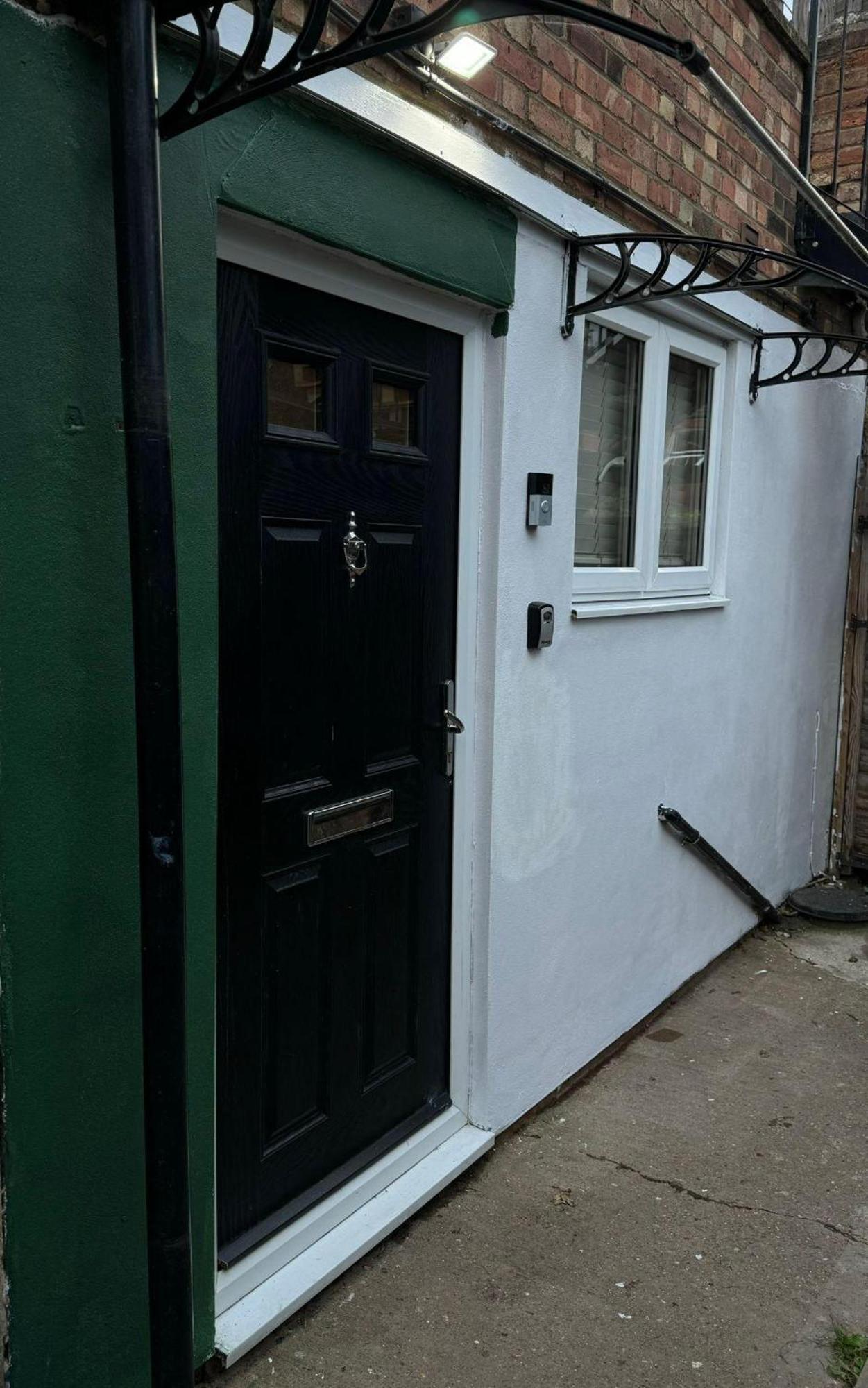Holiday home Cosy Entire House Open Kitchen 2 Bedroom For 5