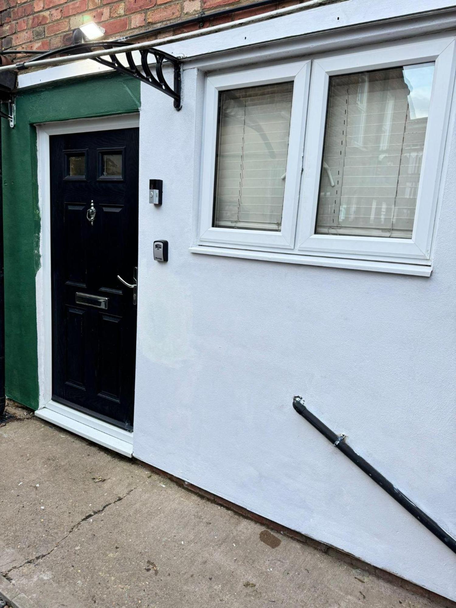 Holiday home Cosy Entire House Open Kitchen 2 Bedroom For 5 London