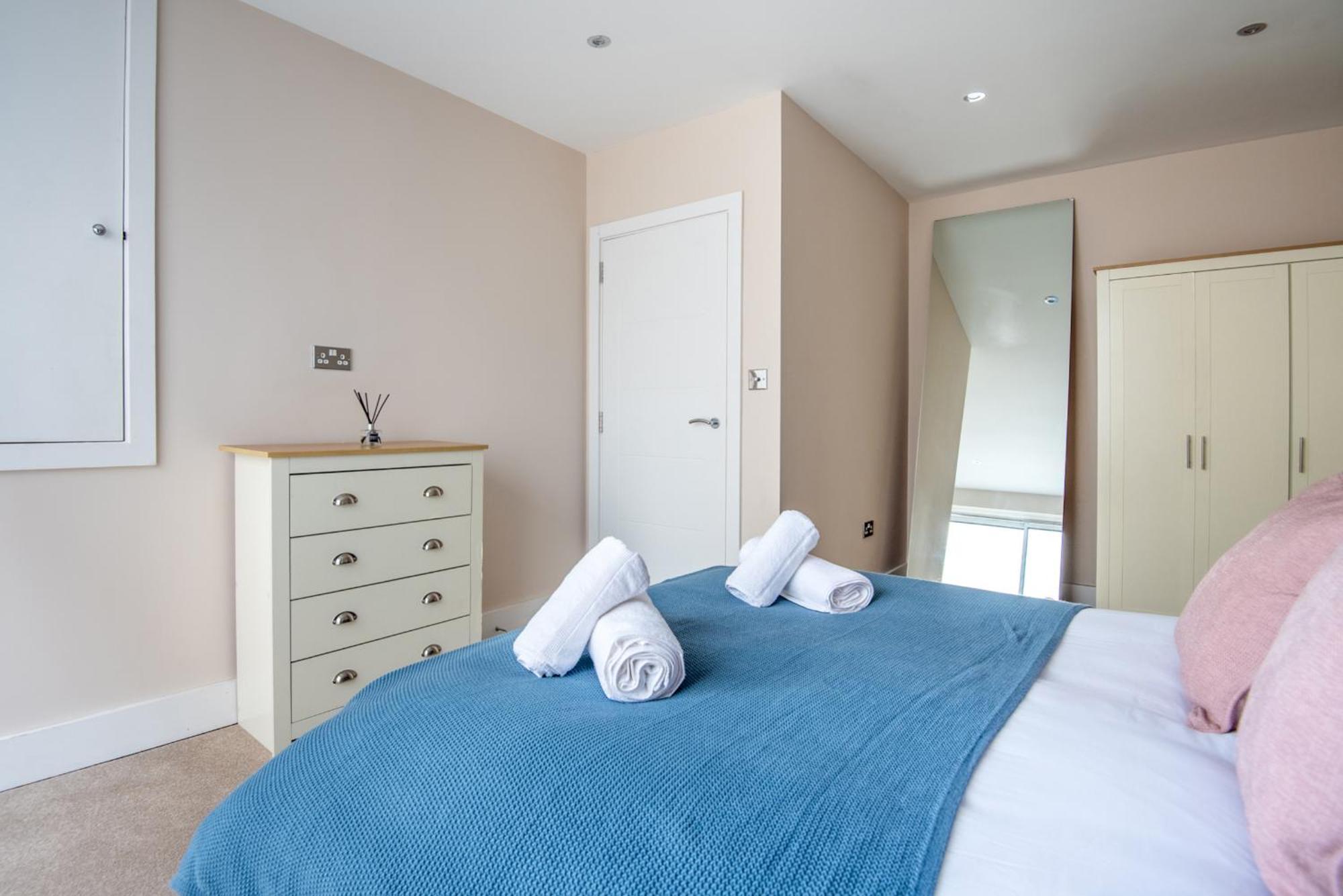 Appartement Modern Flat With Balcony Next To Station By Cto Serviced