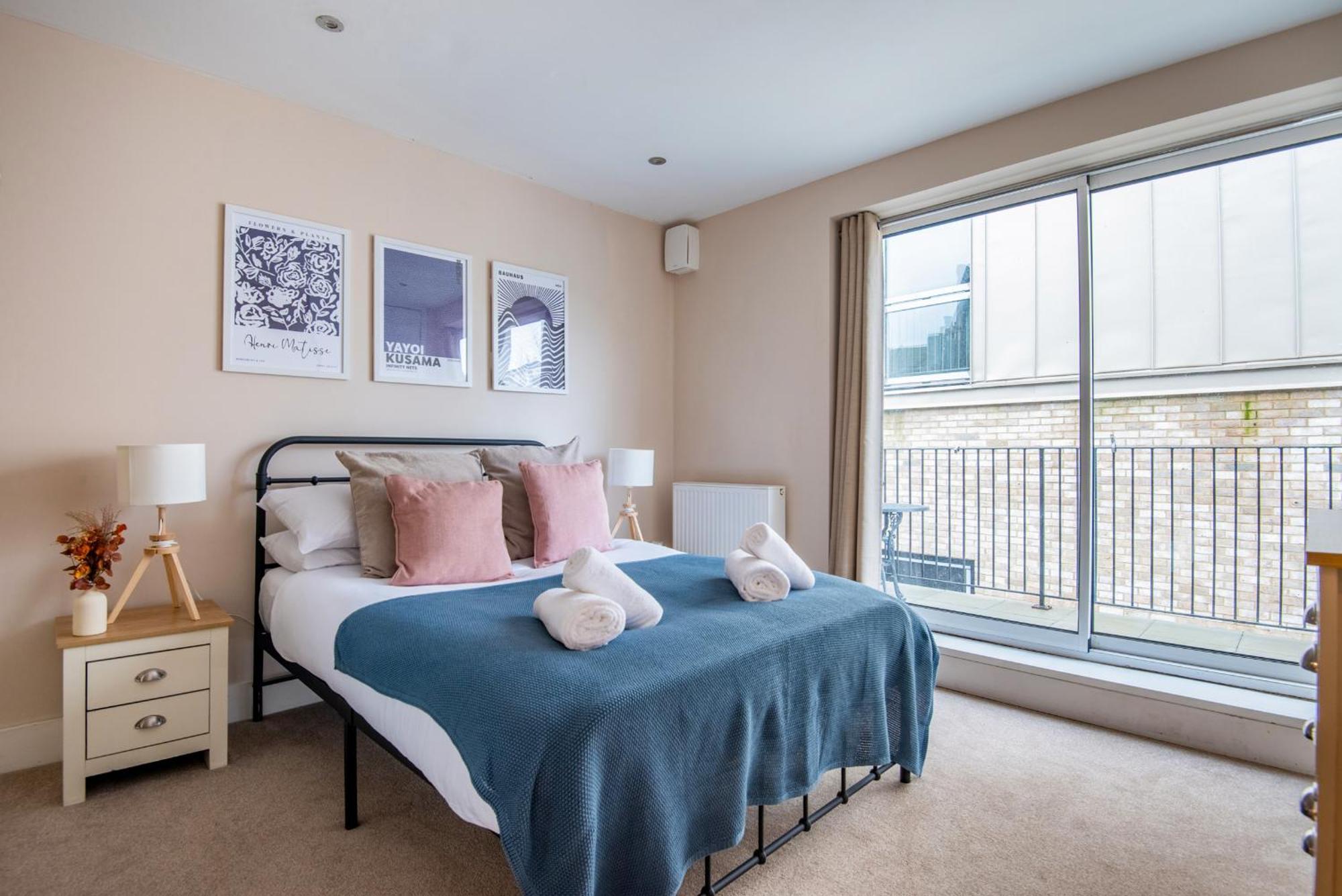 Appartement Modern Flat With Balcony Next To Station By Cto Serviced *