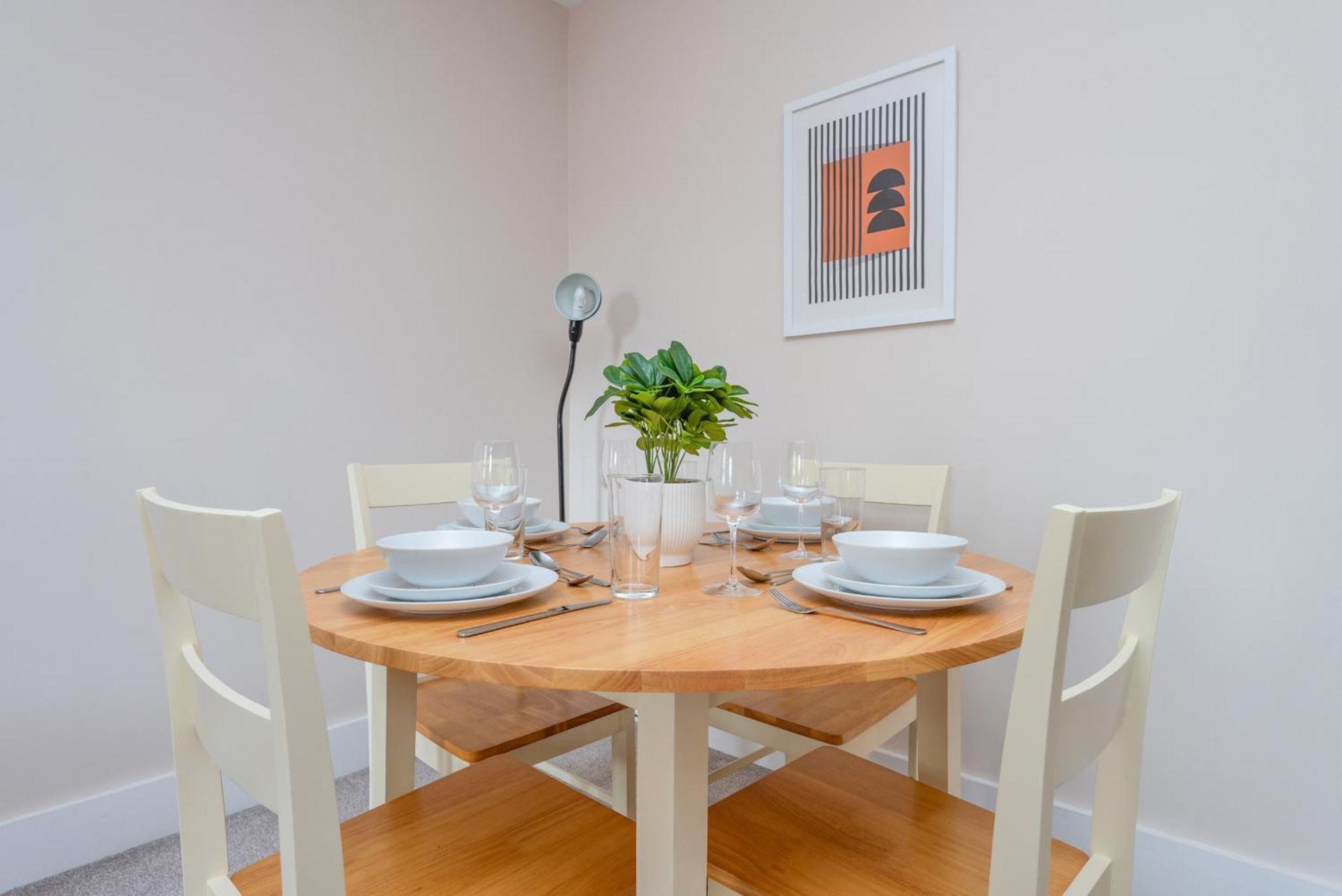 Modern Flat With Balcony Next To Station By Cto Serviced Appartement
