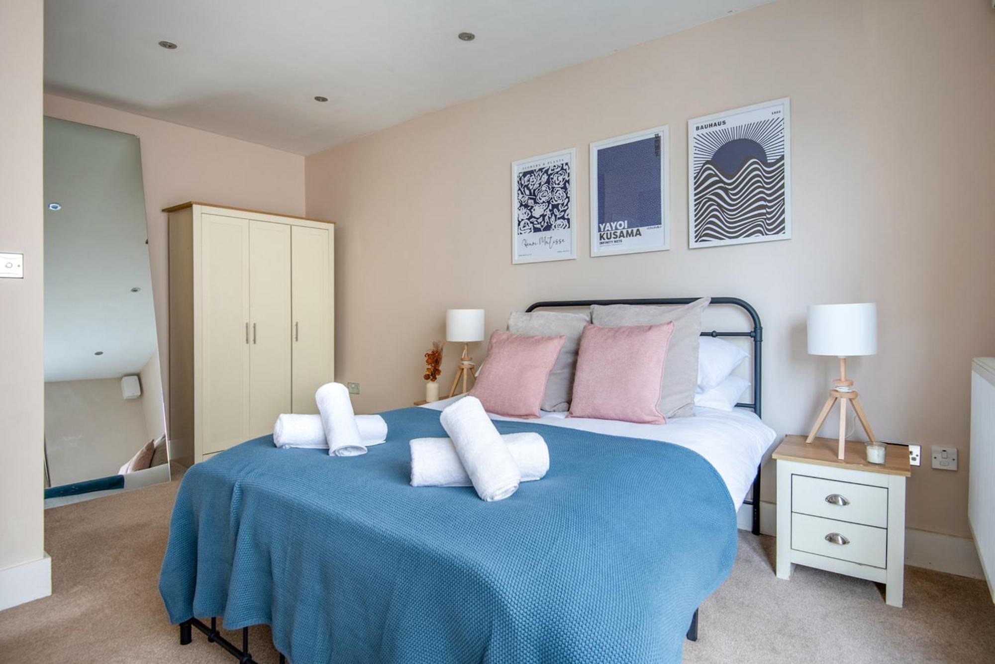 Modern Flat With Balcony Next To Station By Cto Serviced Appartement