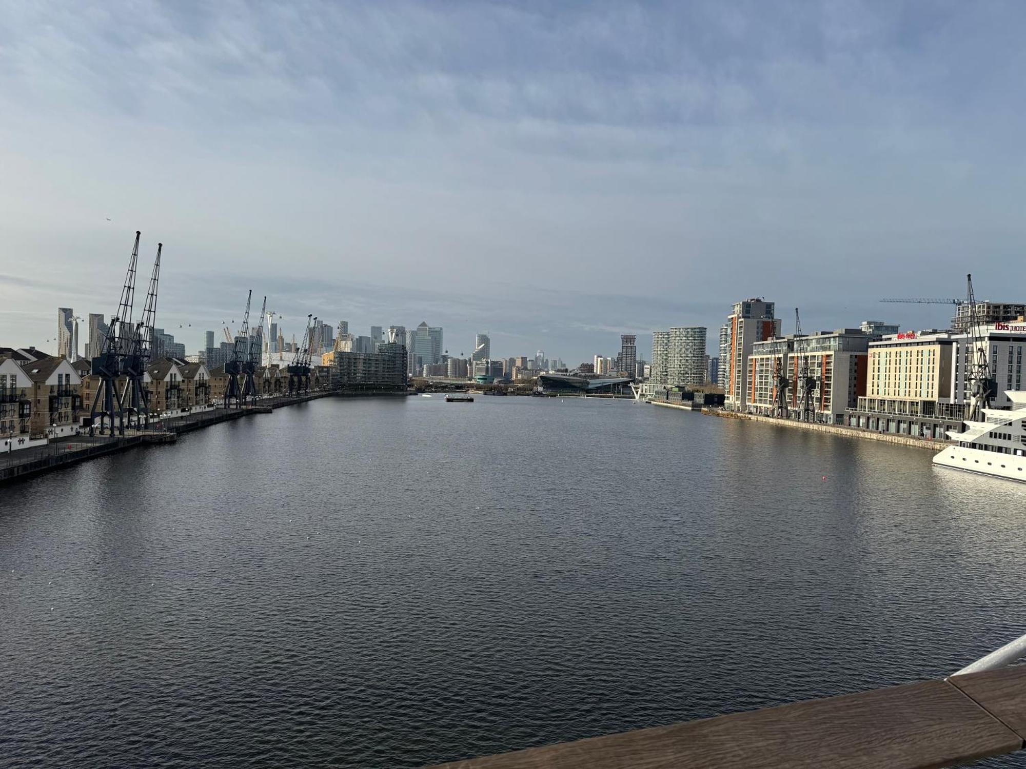 Waterfront Double With Fireplace In The Heart Of Royal Docks Accommodatie bij particulieren Londen