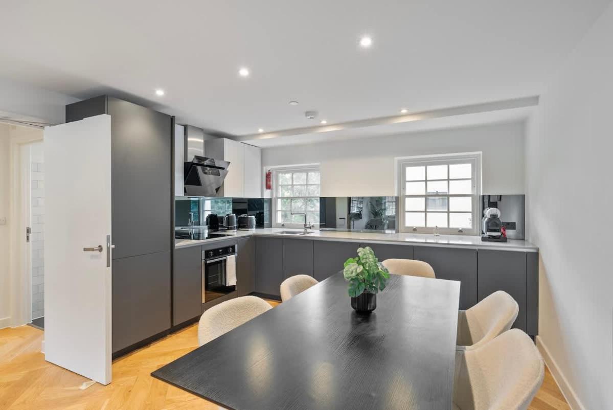 Charming 2 Bedroom 2 Bathroom Flat Near Oxford St Holiday home *