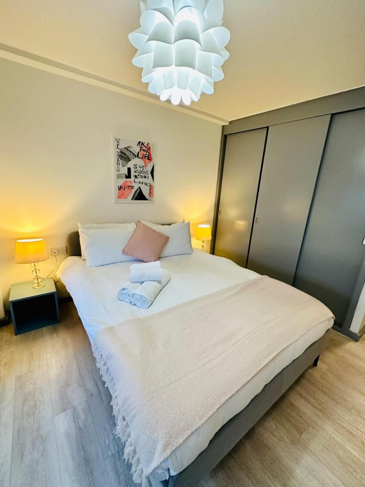 Kensington Gardens 2 Bedroom Flat With A Balcony Сasa de vacaciones *