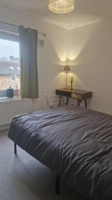 Comfortable 3-bed Flat In Vibrant Camberwell * London