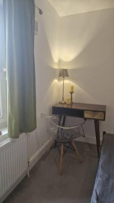 Comfortable 3-bed Flat In Vibrant Camberwell Apartment London