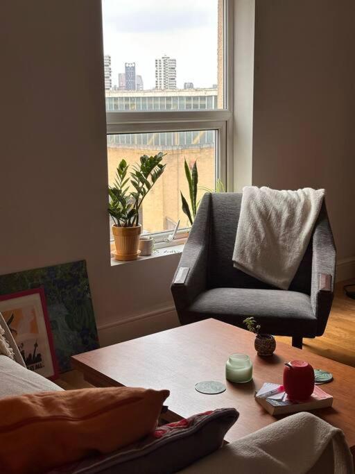 Apartment Comfortable 3-bed Flat In Vibrant Camberwell *
