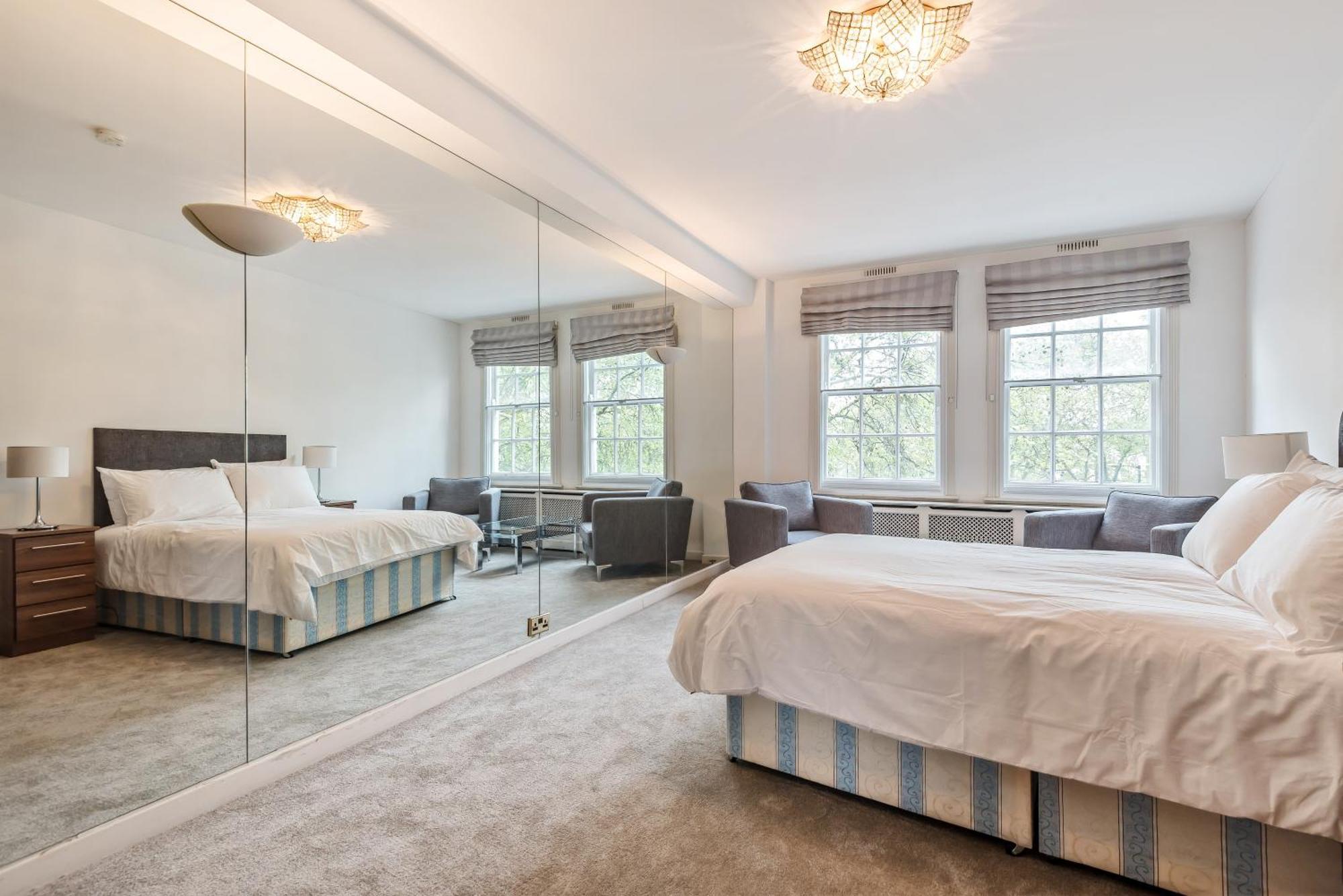 Strathmore Court * Londres