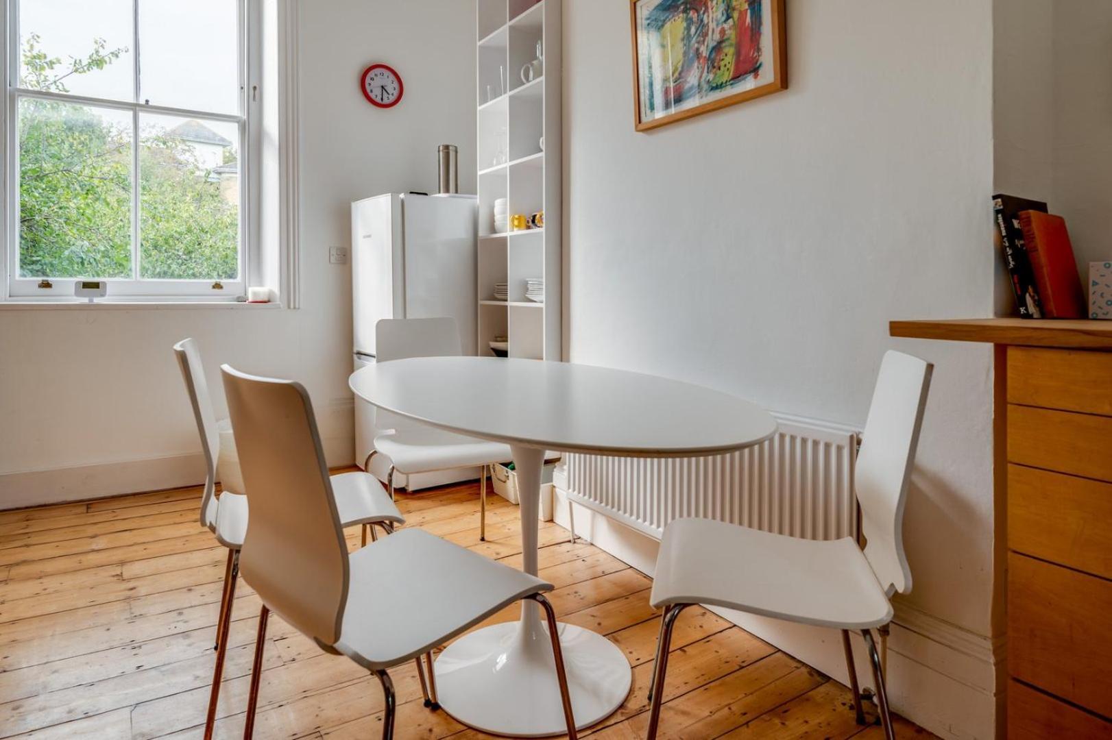 Bright Two Bedroom Near Vibrant Camden Town Holiday home