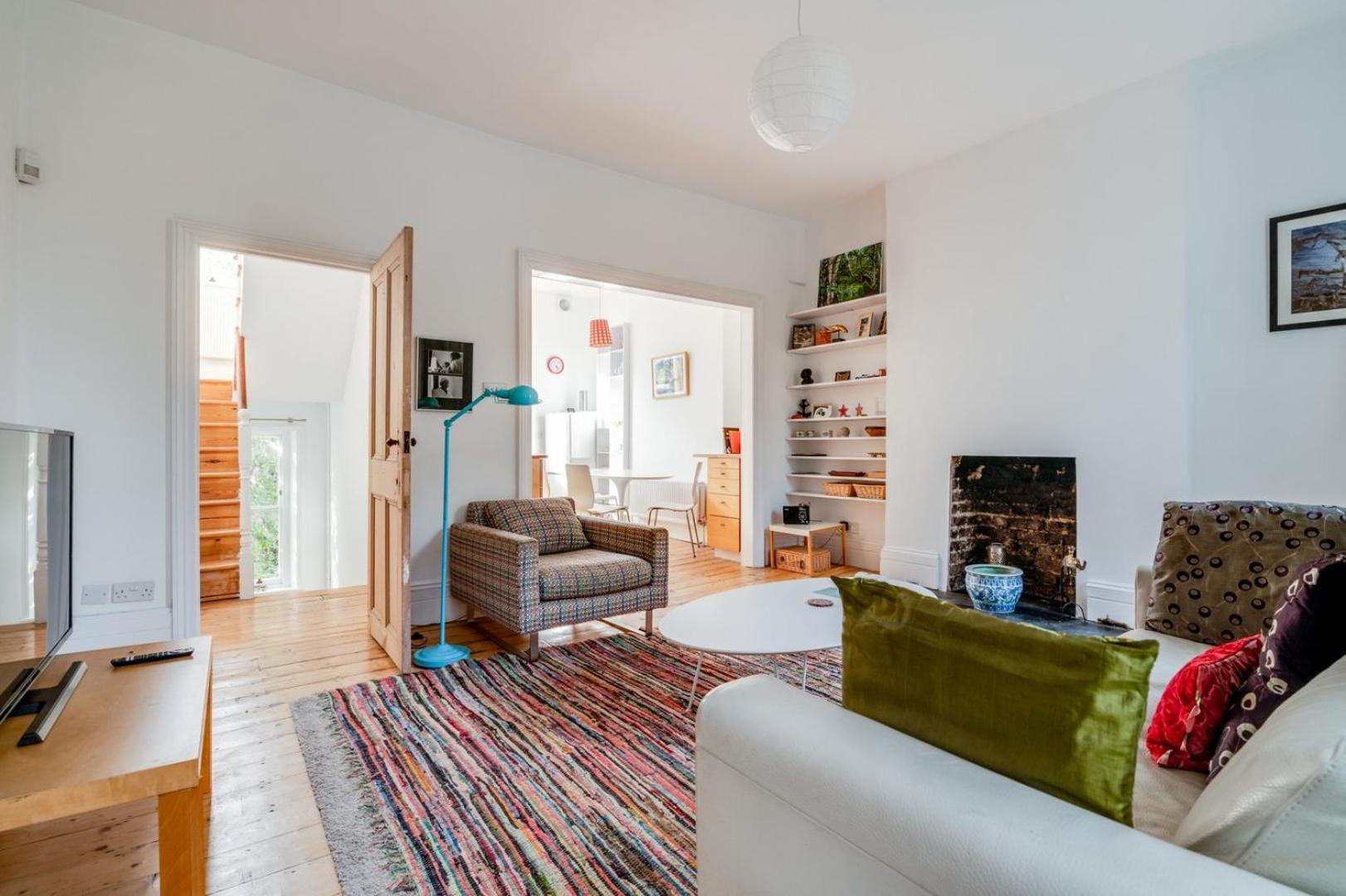 Bright Two Bedroom Near Vibrant Camden Town Holiday home
