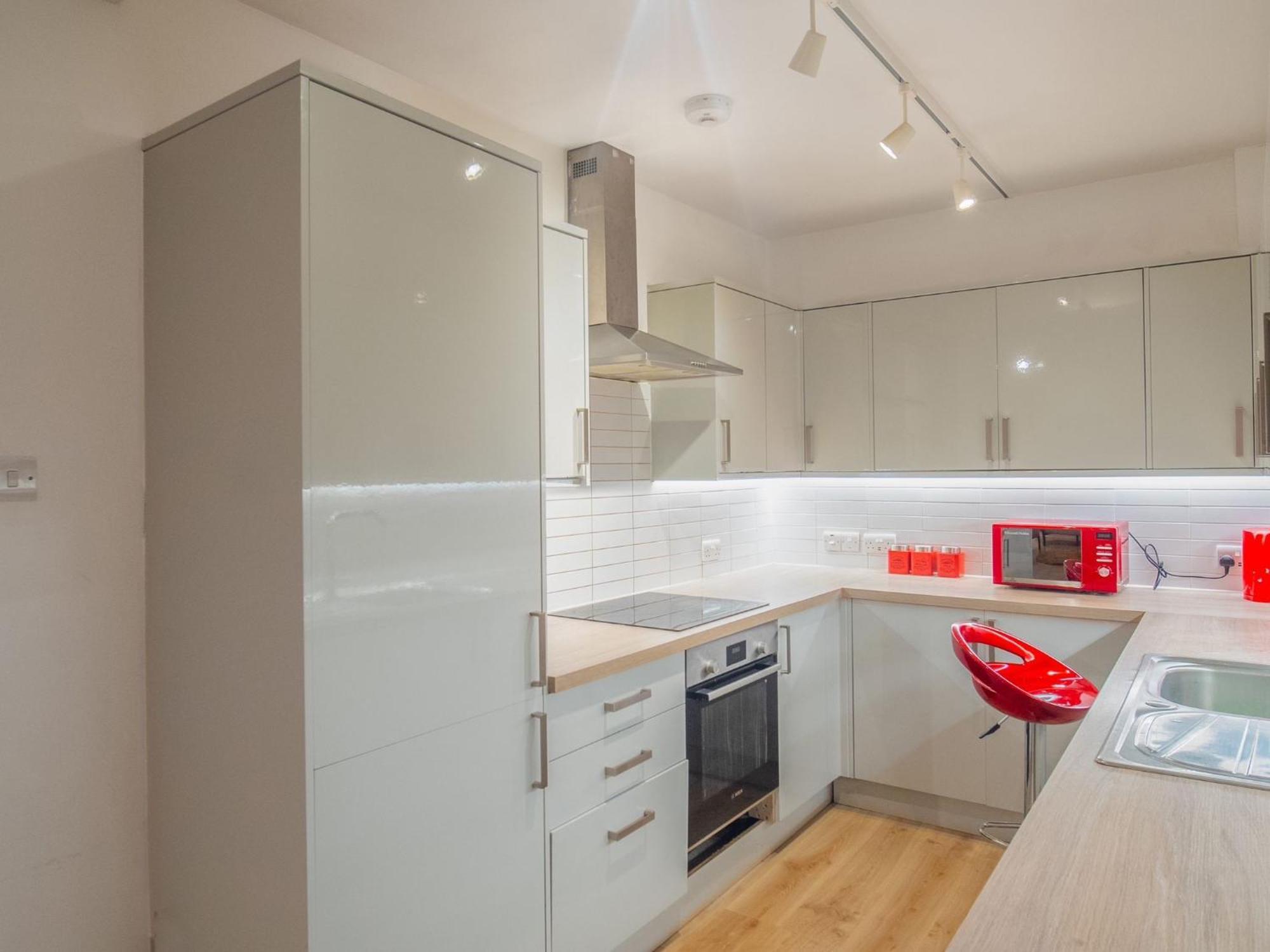 Modern 2 Bedroom In Woolwich Apartment *