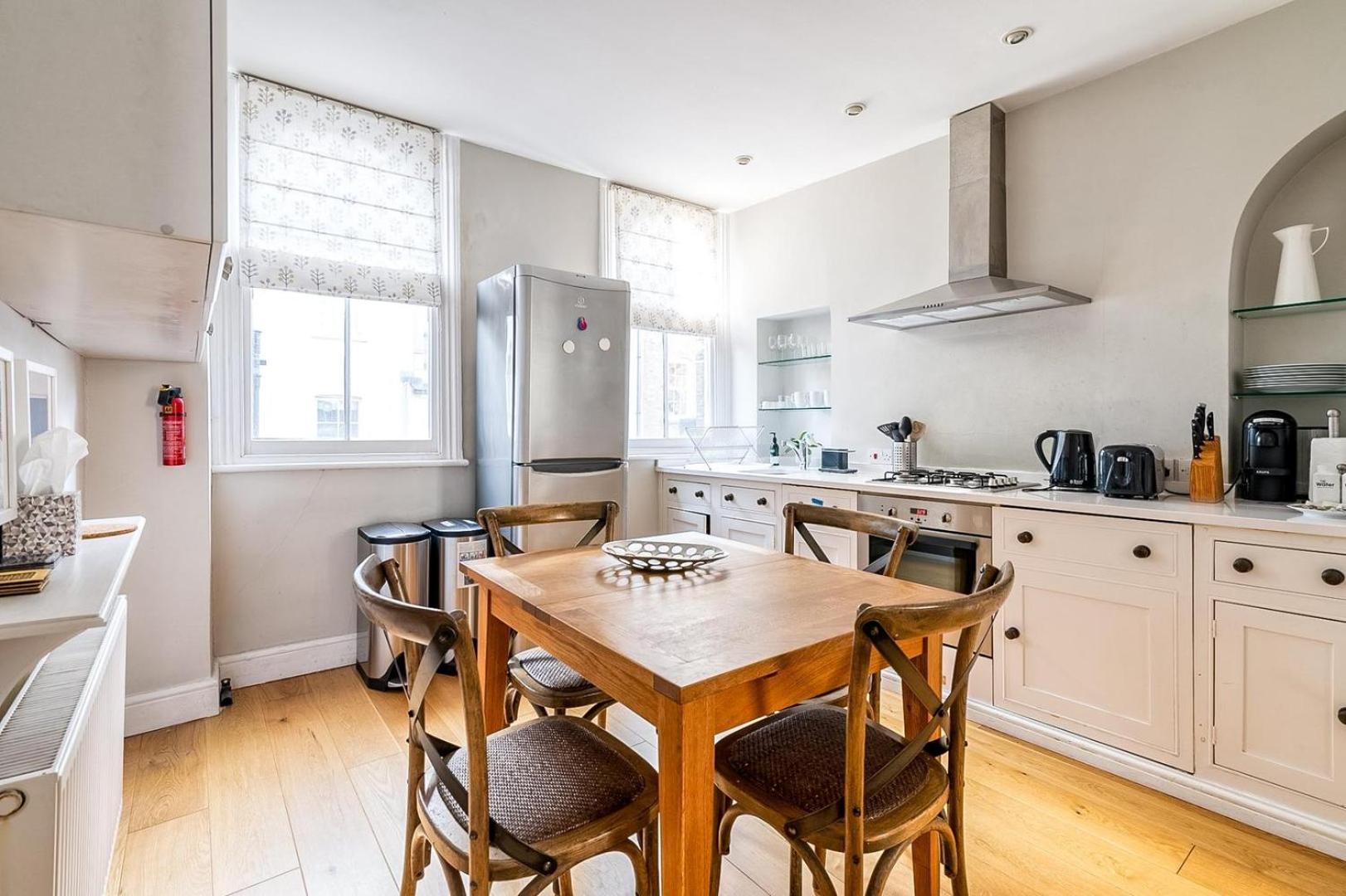 Cozy And Spacious Kensington Maisonette Apartment