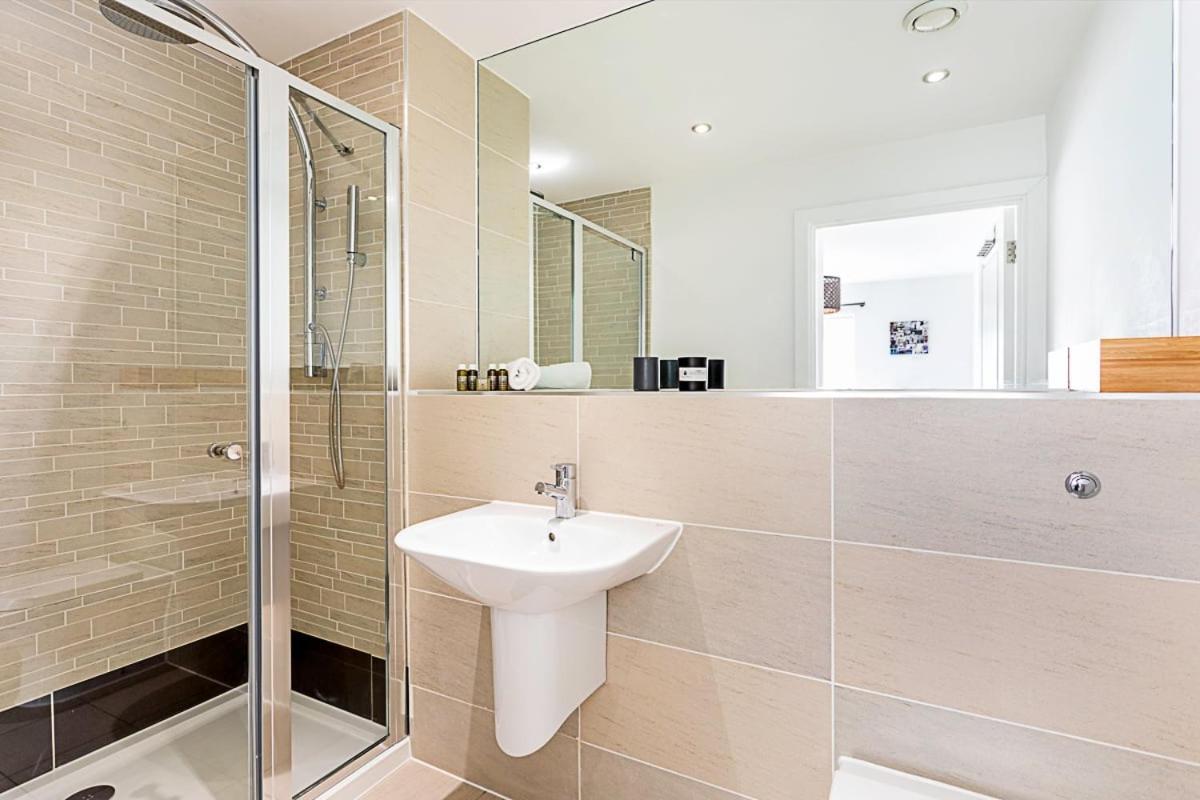 Beautiful Open Plan Garden Flat * London