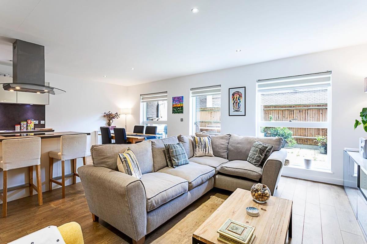Beautiful Open Plan Garden Flat Apartment *