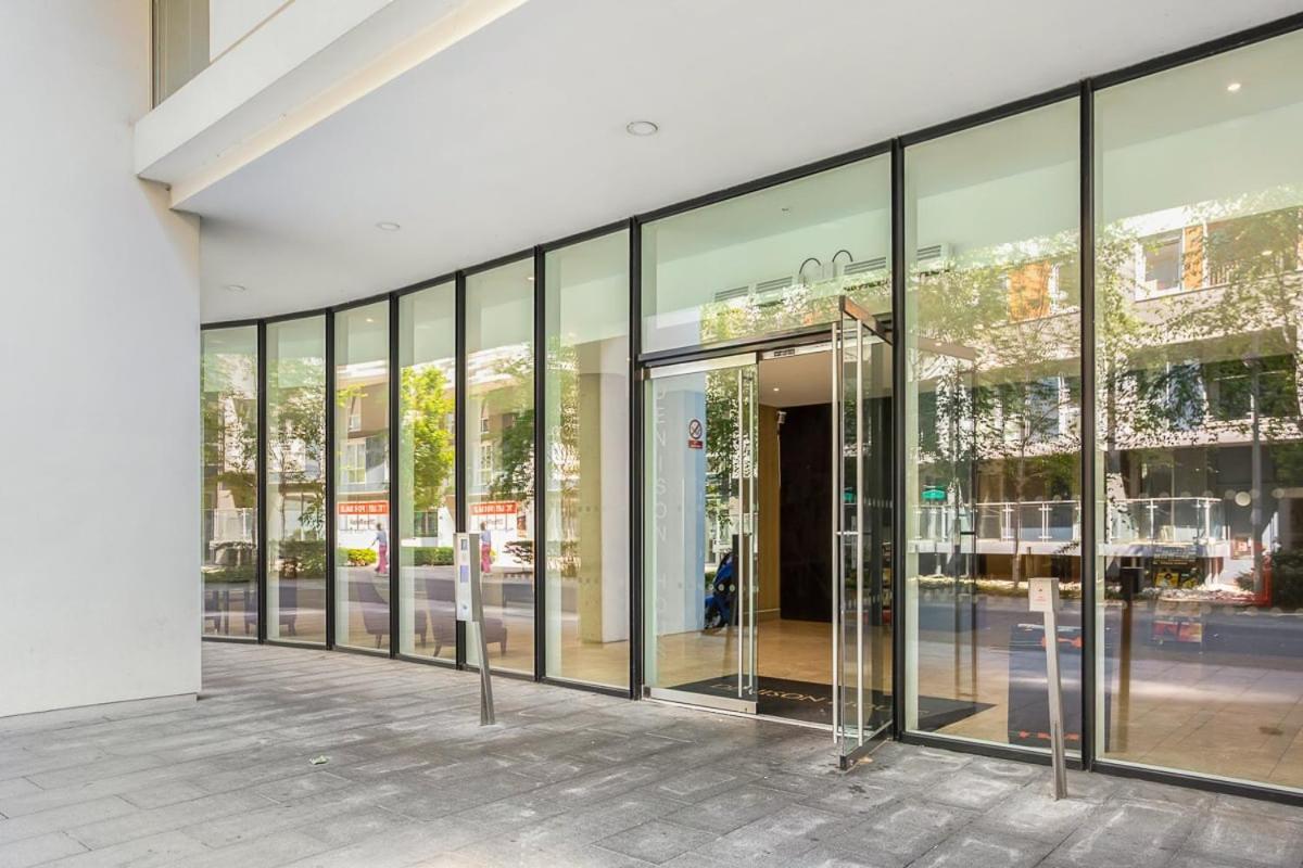 Panoramic 3-bed Oasis Apartment London