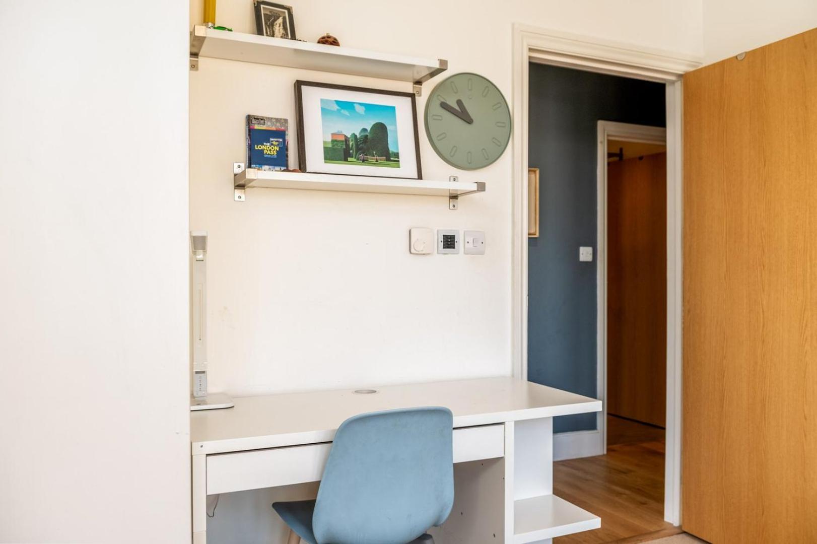 Bright & Spacious Battersea Flat Appartement Londen