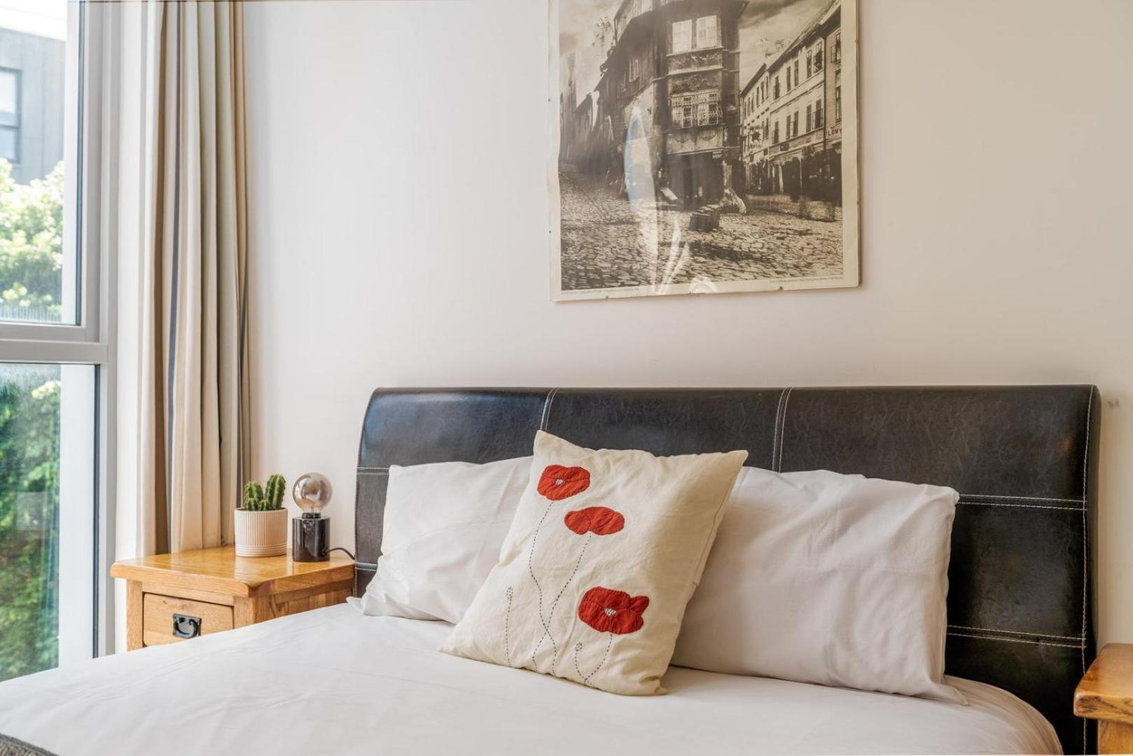 Bright & Spacious Battersea Flat *