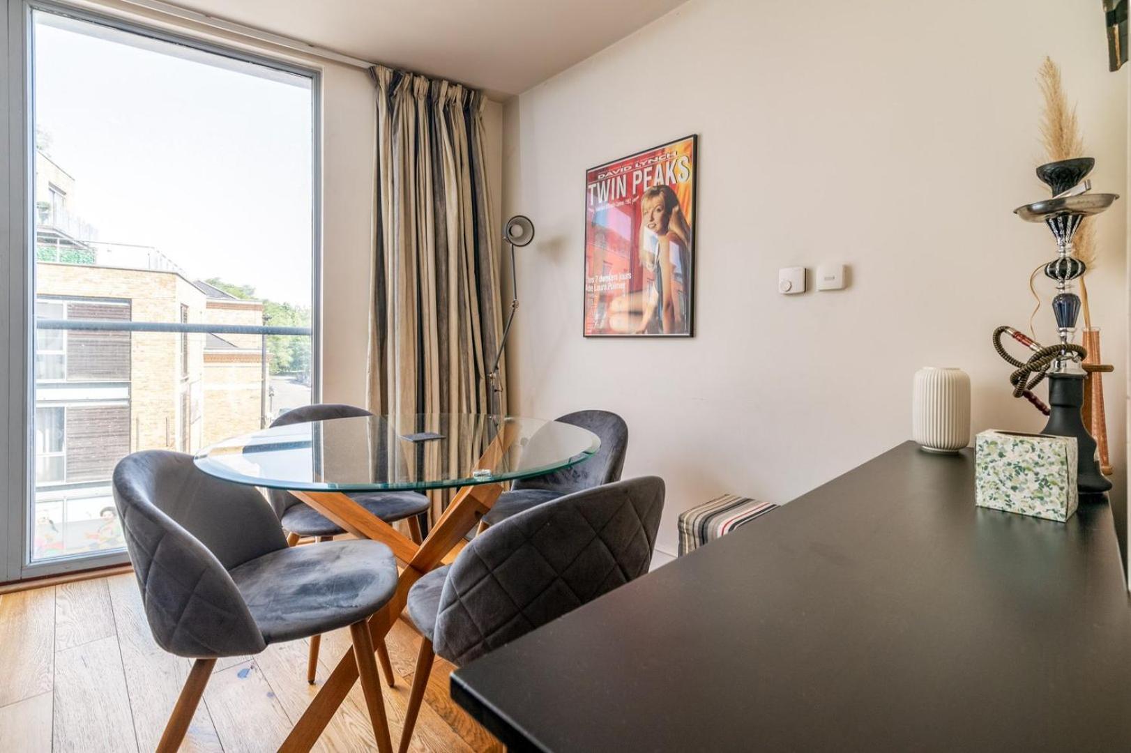 Bright & Spacious Battersea Flat Londen